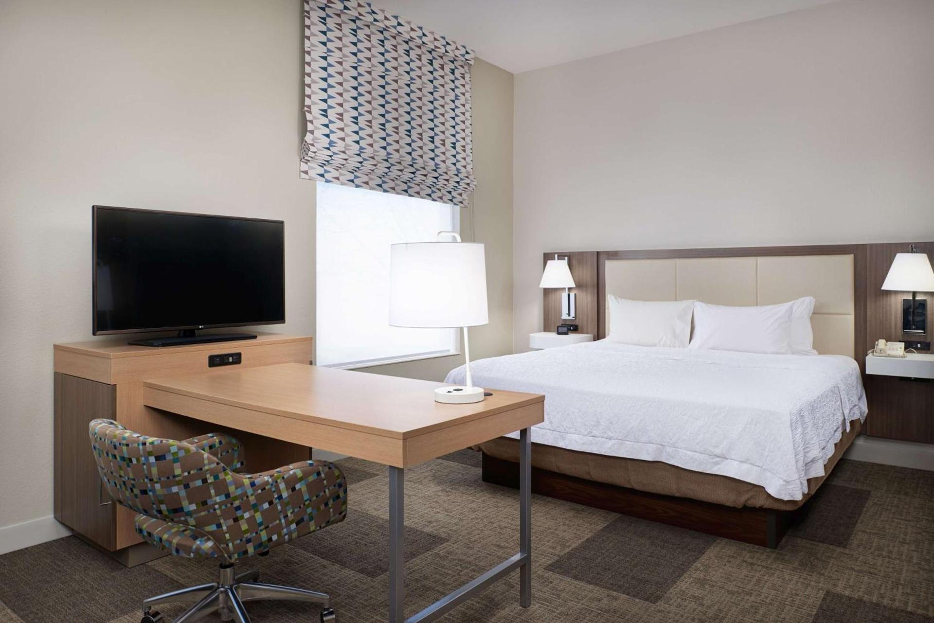 Hampton Inn & Suites Rogers photo 36