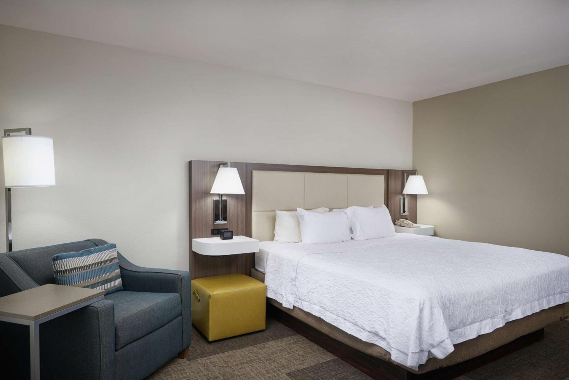 Hampton Inn & Suites Rogers photo 37