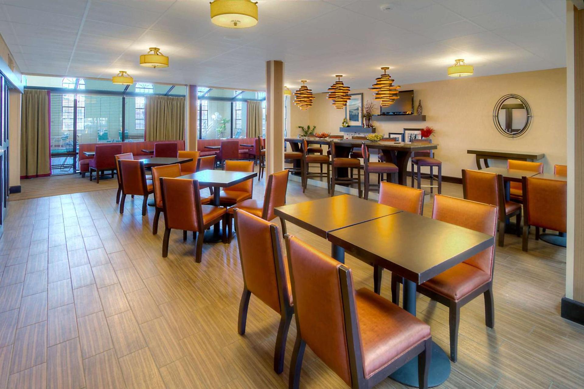 Hampton Inn Russellville photo 16