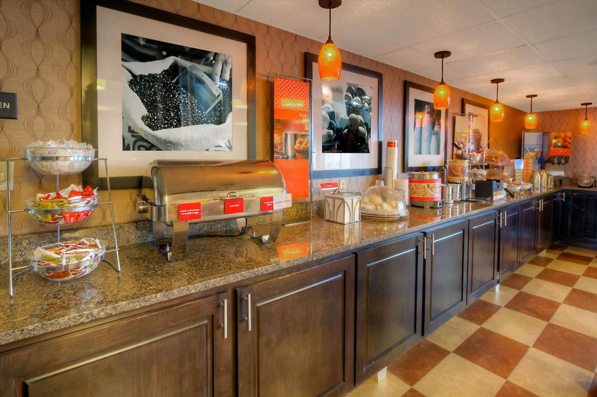 Hampton Inn Russellville photo 18