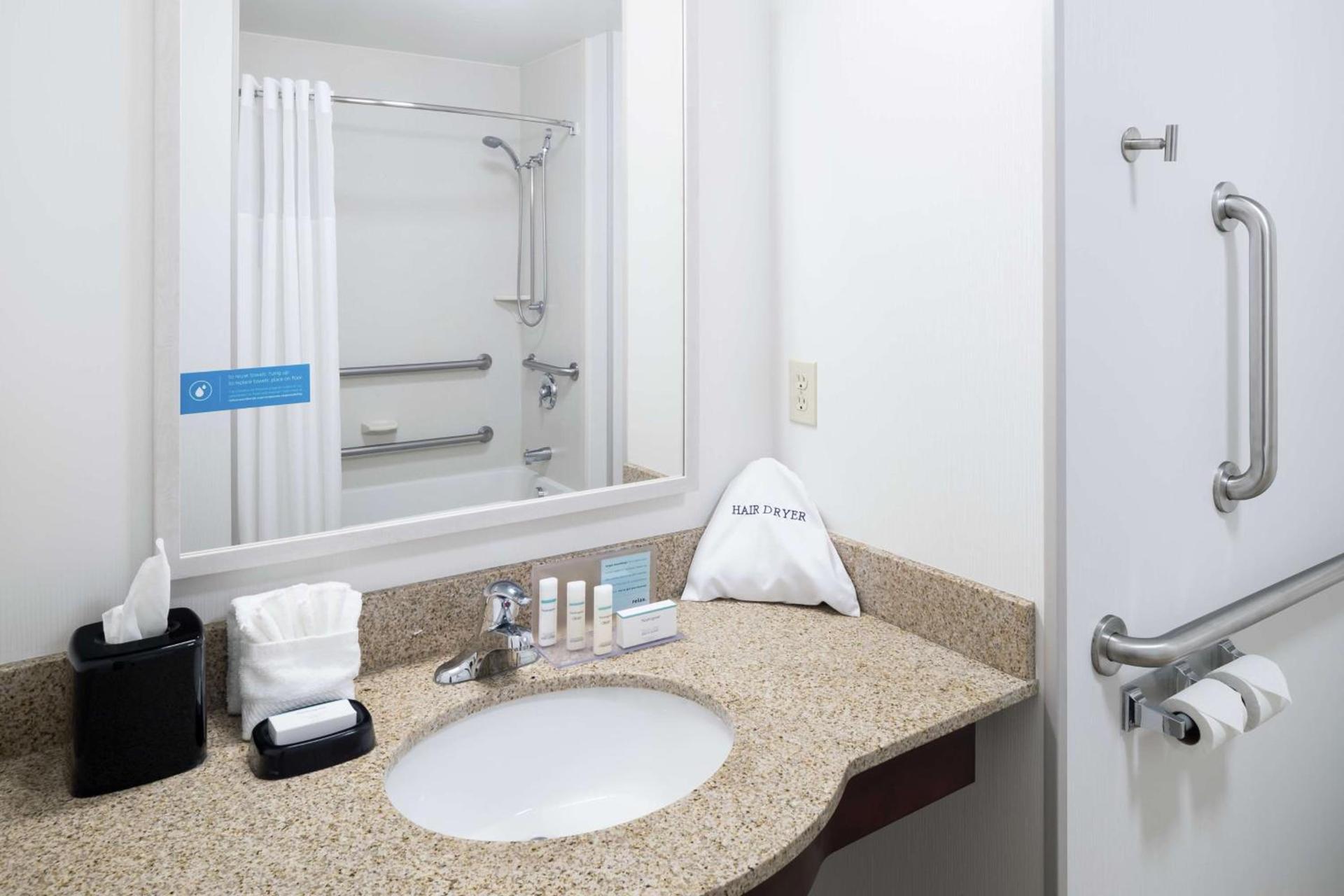 Hampton Inn & Suites Rochester-North photo 15