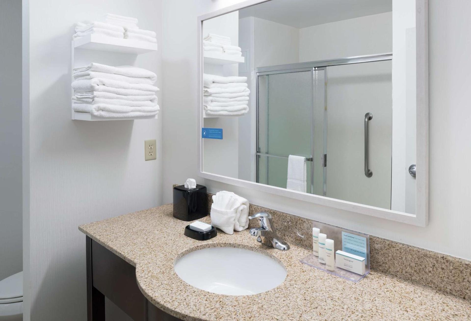 Hampton Inn & Suites Rochester-North photo 22