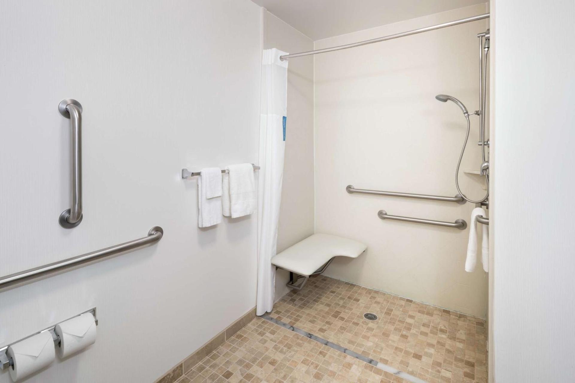 Hampton Inn & Suites Rochester-North photo 20