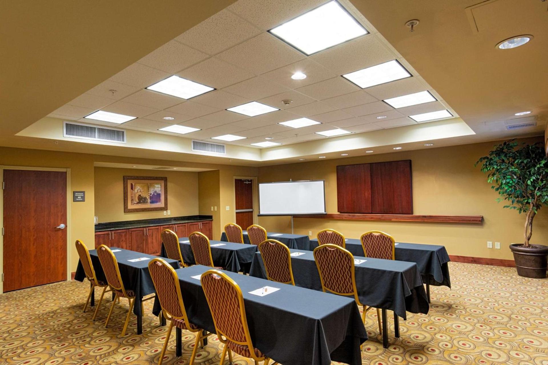 Hampton Inn Rawlins photo 38