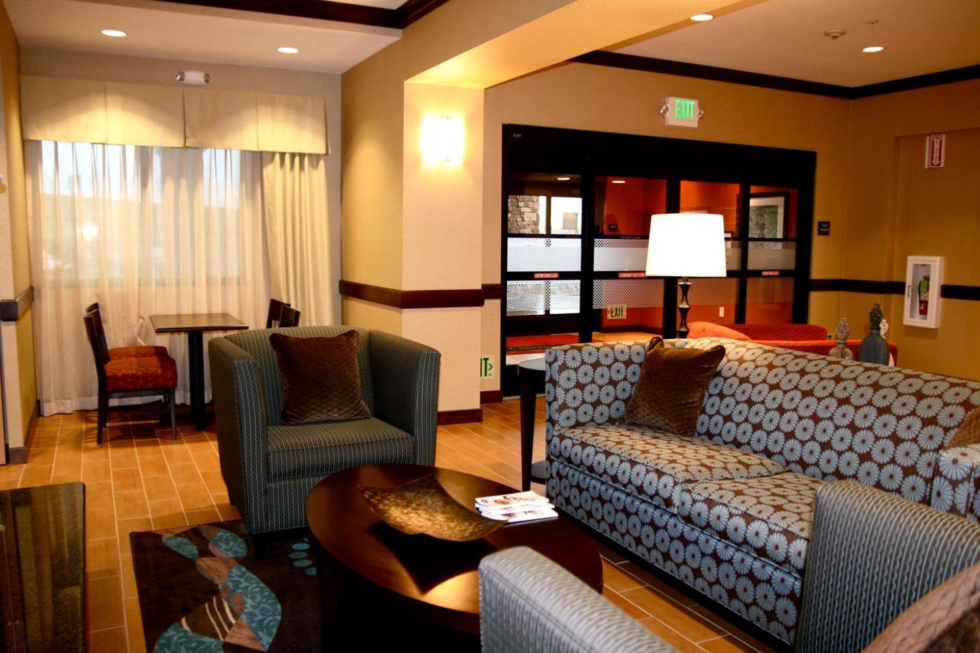 Hampton Inn & Suites Folsom photo 8