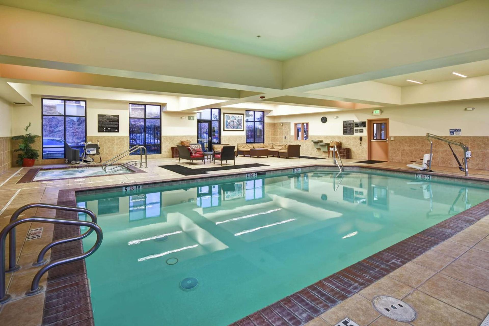 Hampton Inn & Suites Folsom photo 11