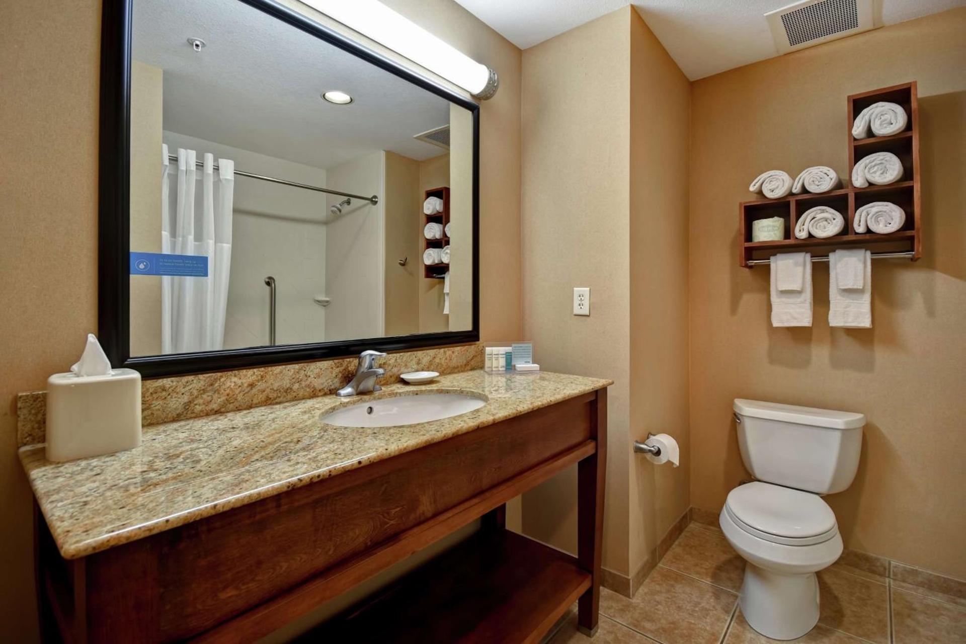Hampton Inn & Suites Folsom photo 38