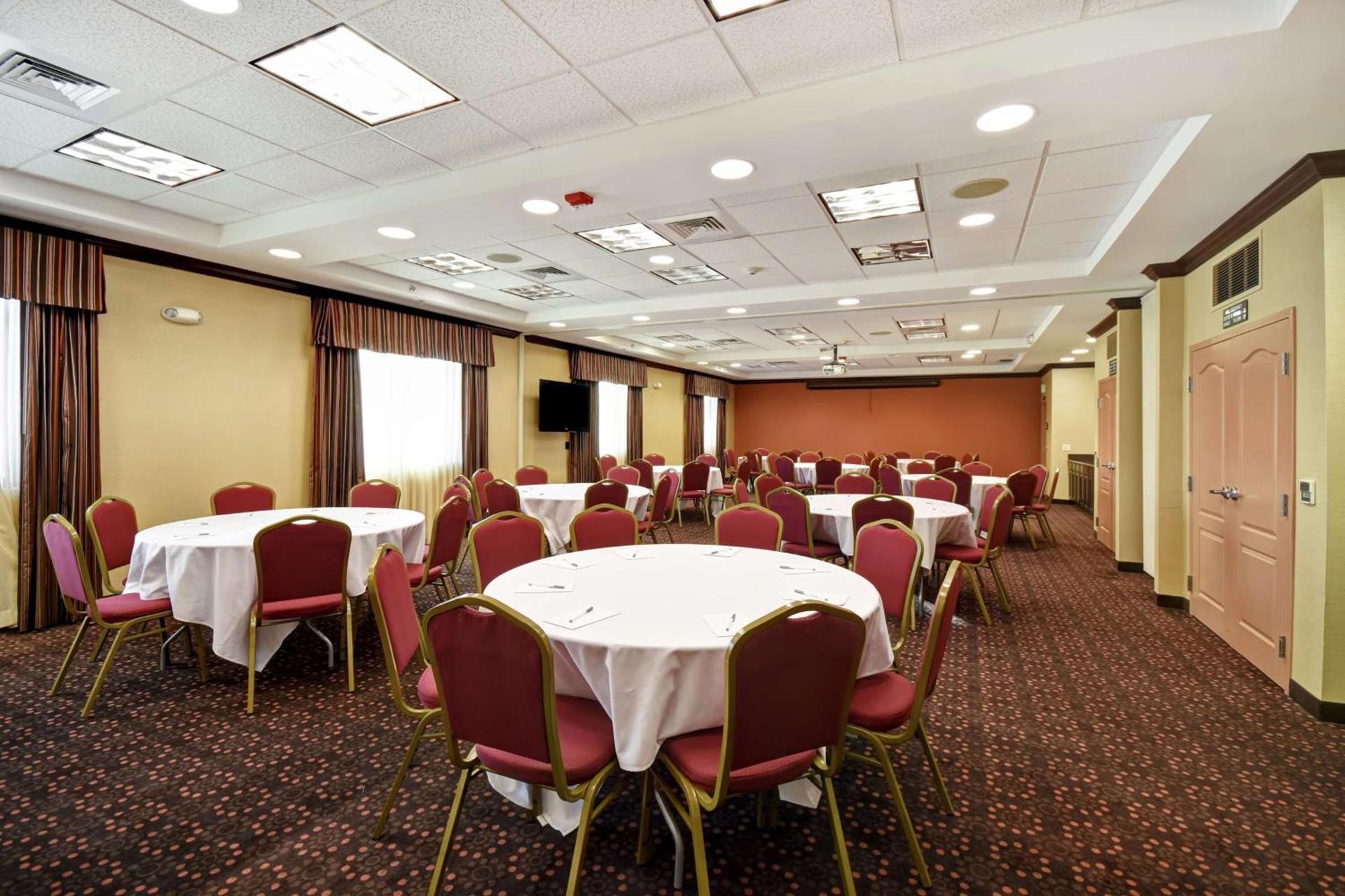 Hampton Inn & Suites Folsom photo 67