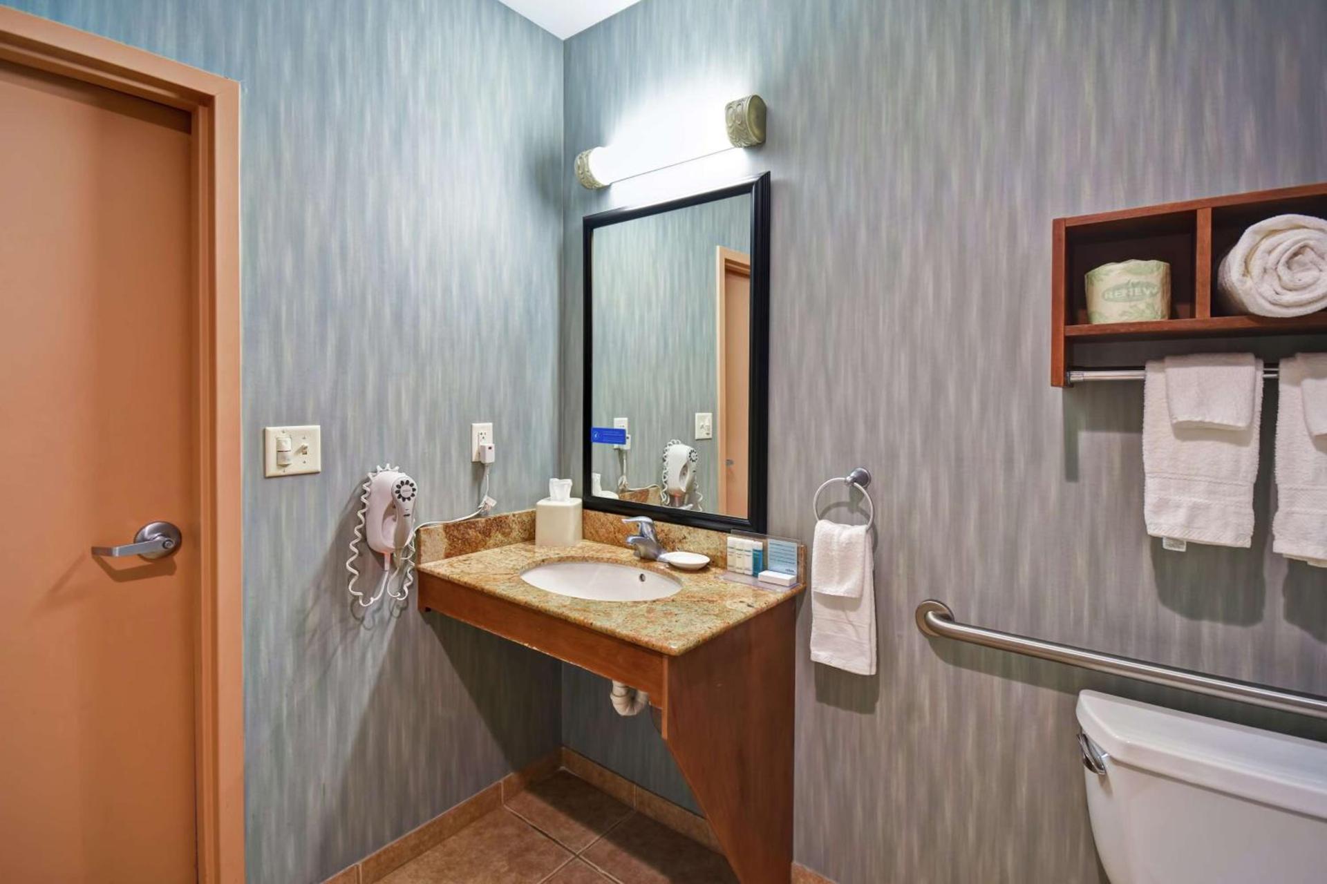 Hampton Inn & Suites Folsom photo 68