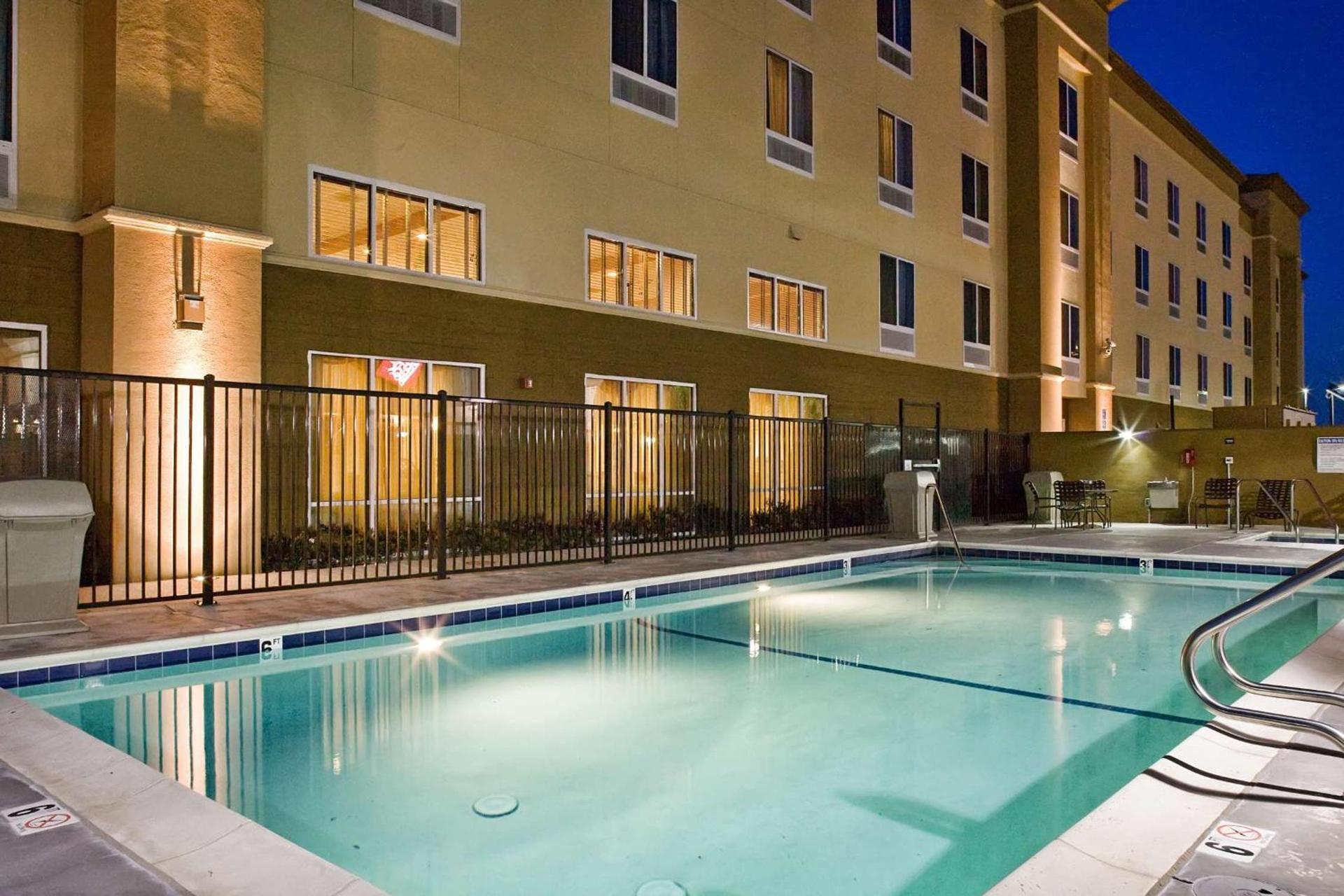 Hampton Inn & Suites Pittsburg photo 50