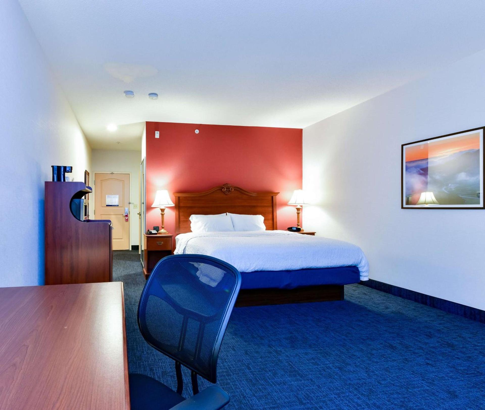 Hampton Inn & Suites Pittsburg photo 64