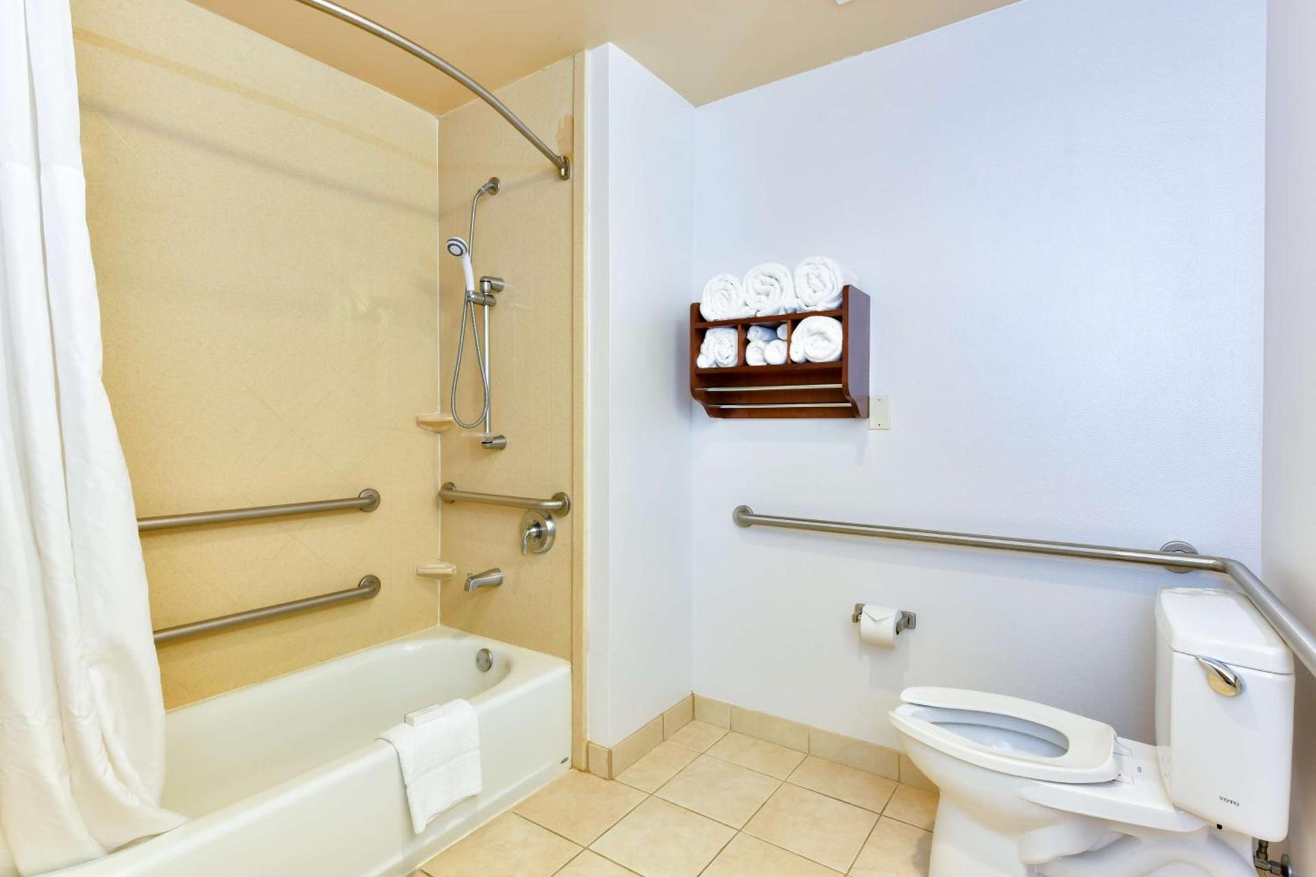 Hampton Inn & Suites Pittsburg photo 69