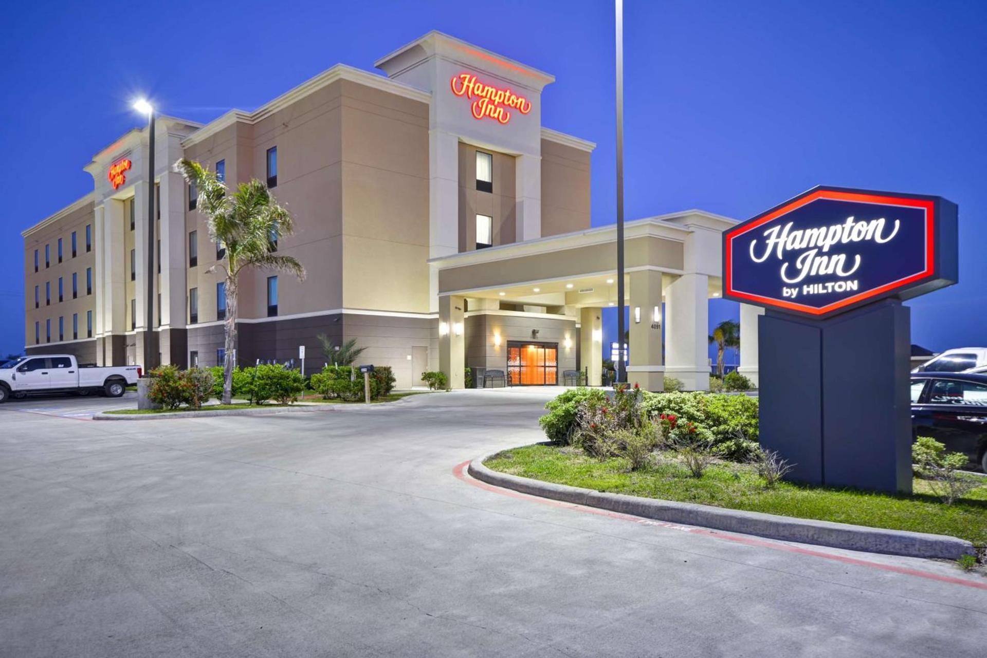 Hampton Inn Kenedy photo 2