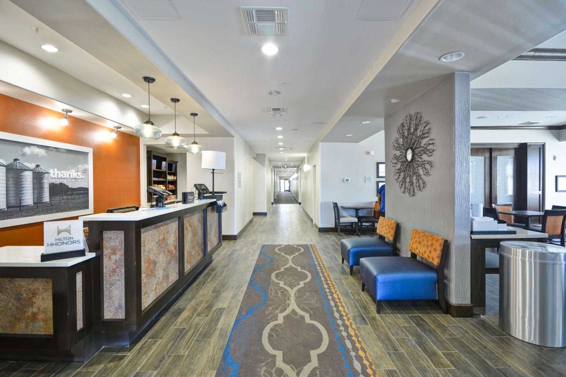 Hampton Inn Kenedy photo 3