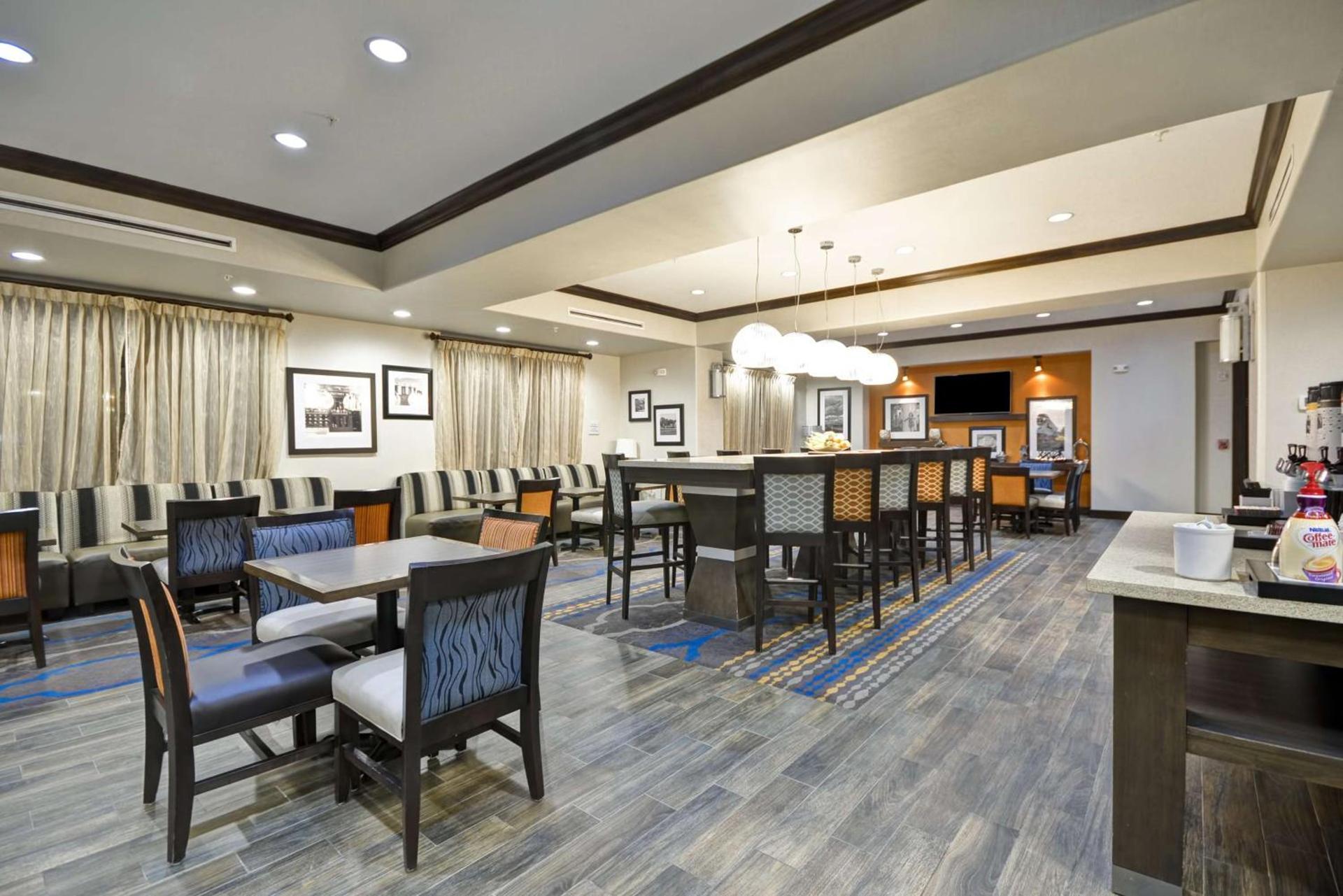 Hampton Inn Kenedy photo 6