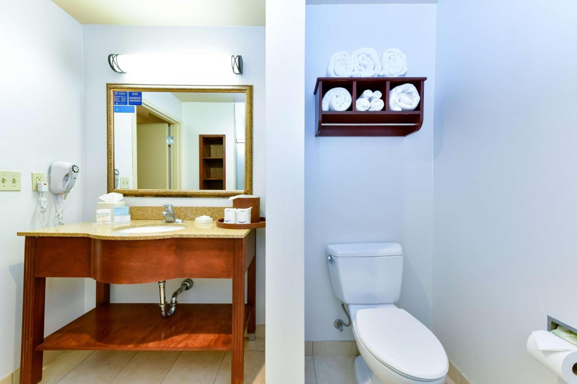Hampton Inn & Suites Pittsburg photo 81