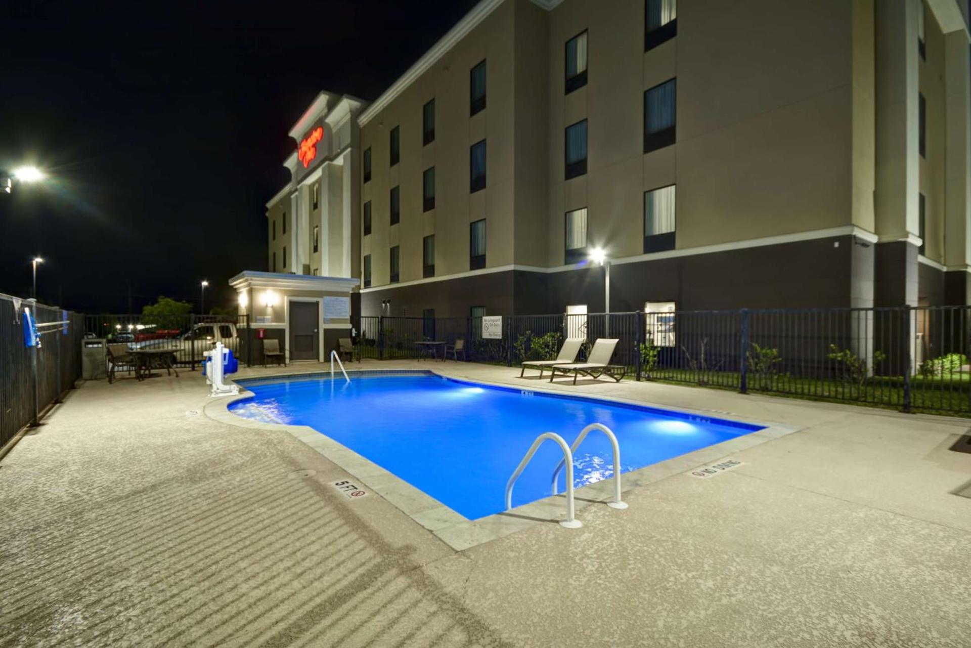 Hampton Inn Kenedy photo 9