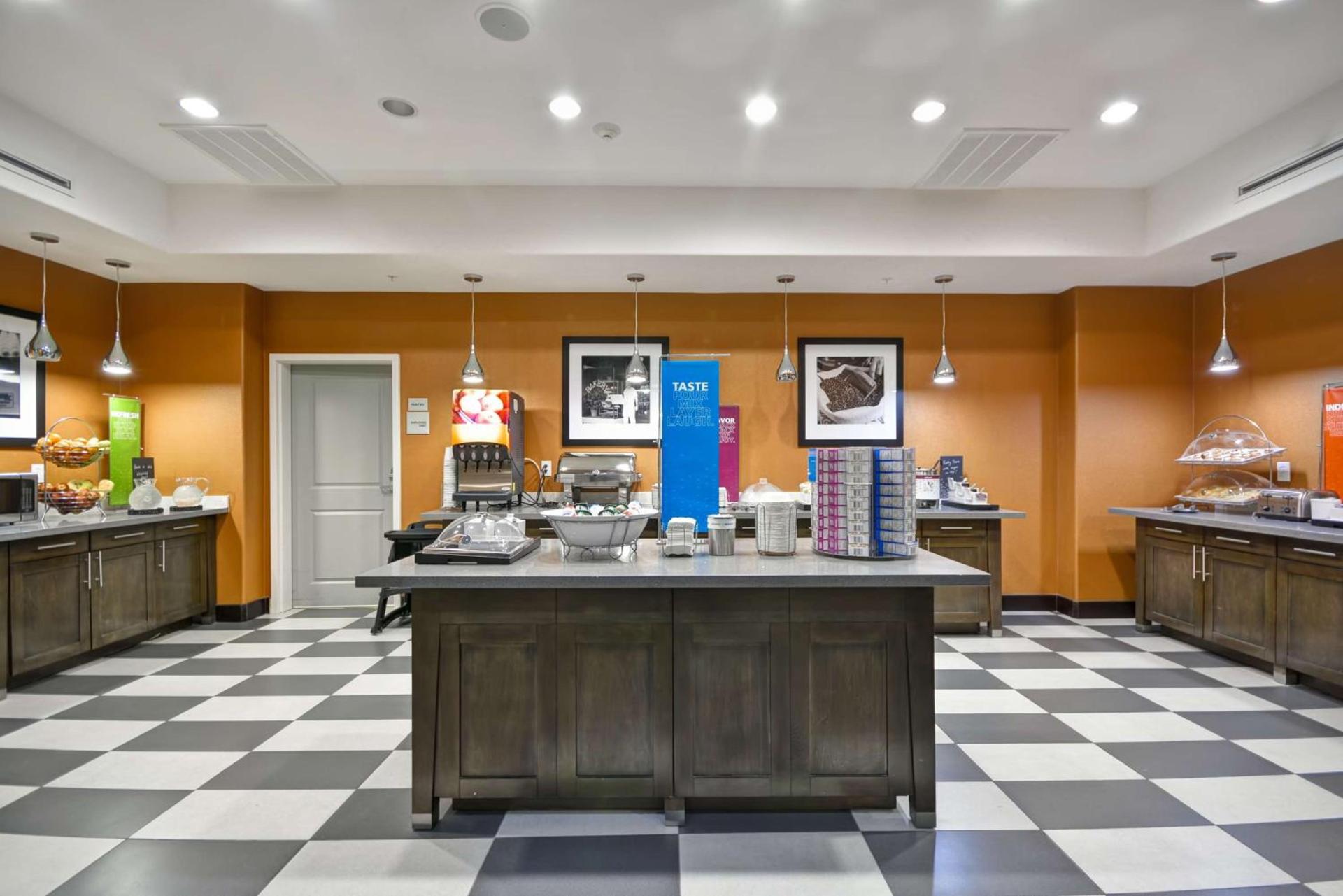 Hampton Inn Kenedy photo 10