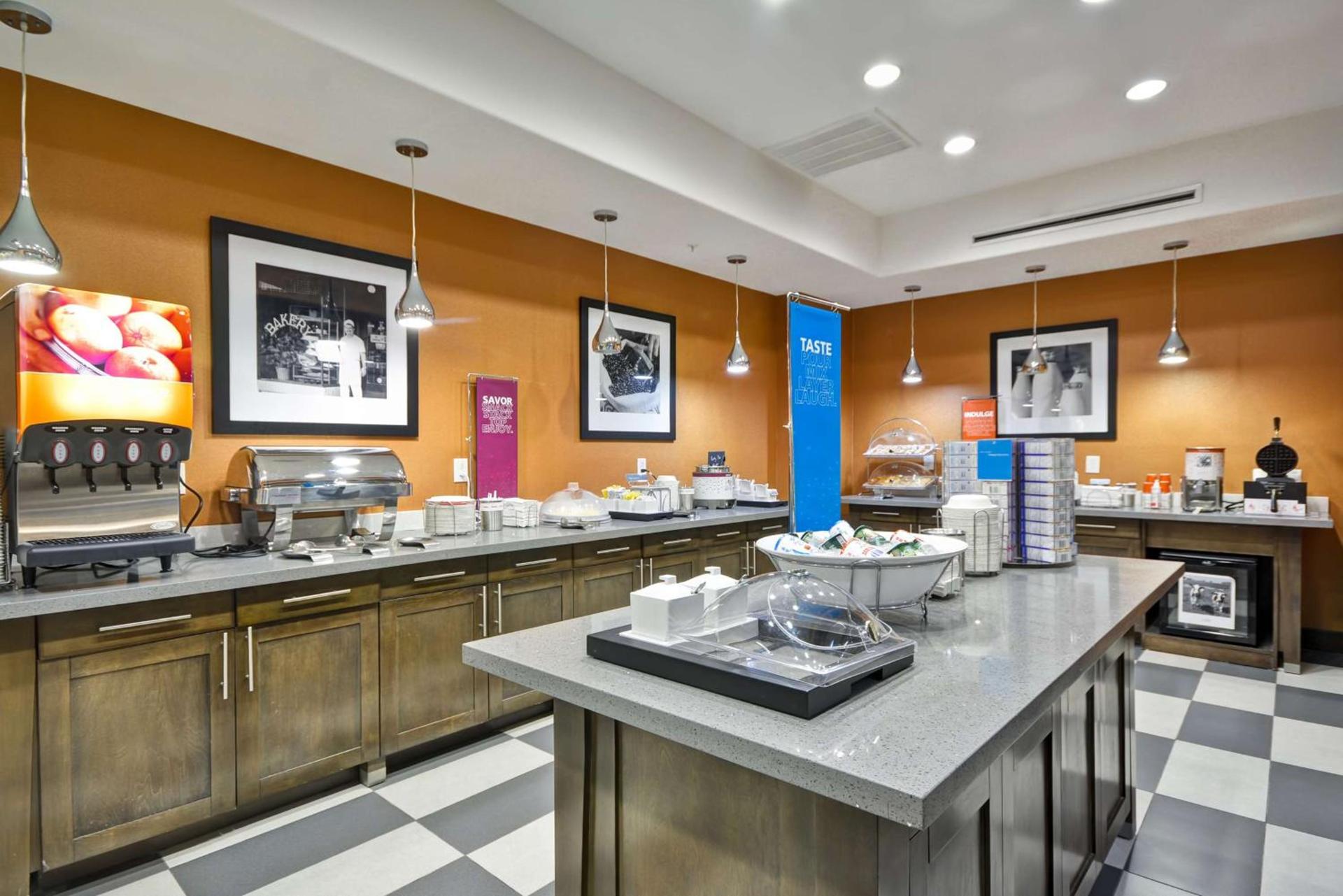 Hampton Inn Kenedy photo 11