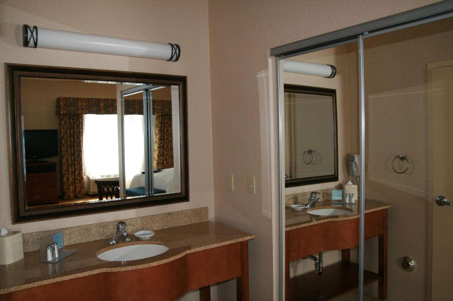 Hampton Inn & Suites Pittsburg photo 82