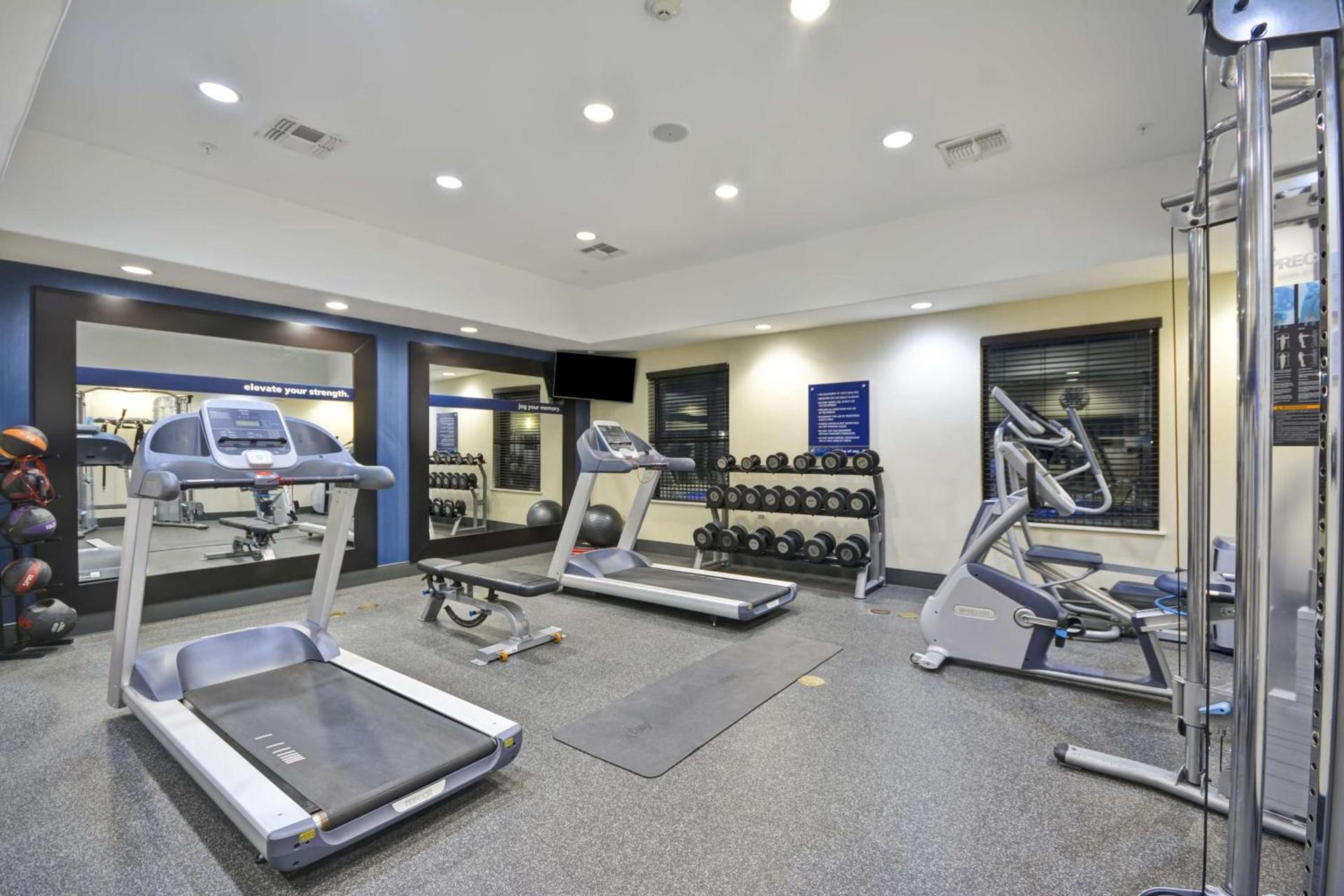 Hampton Inn Kenedy photo 13