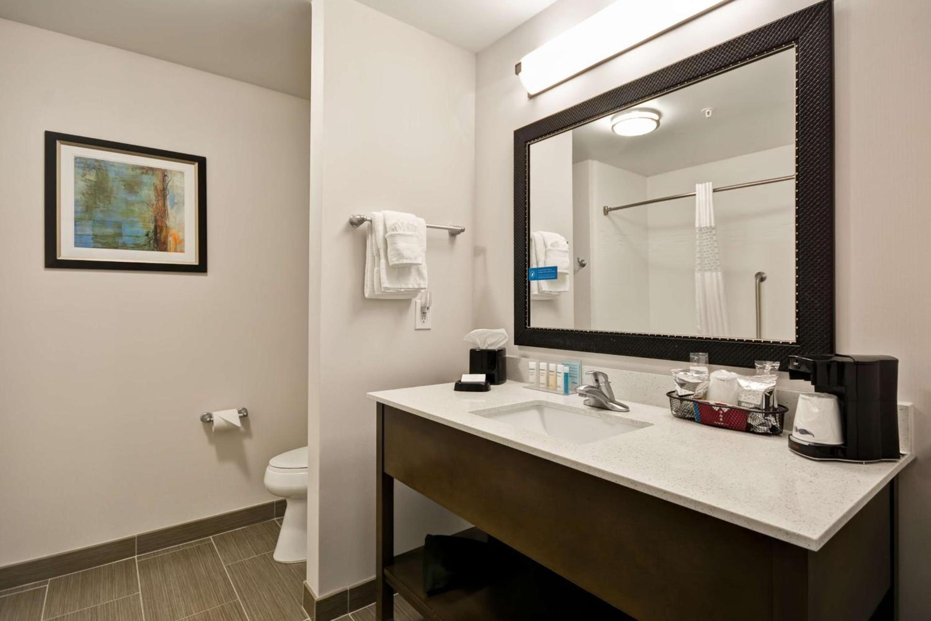 Hampton Inn Kenedy photo 17