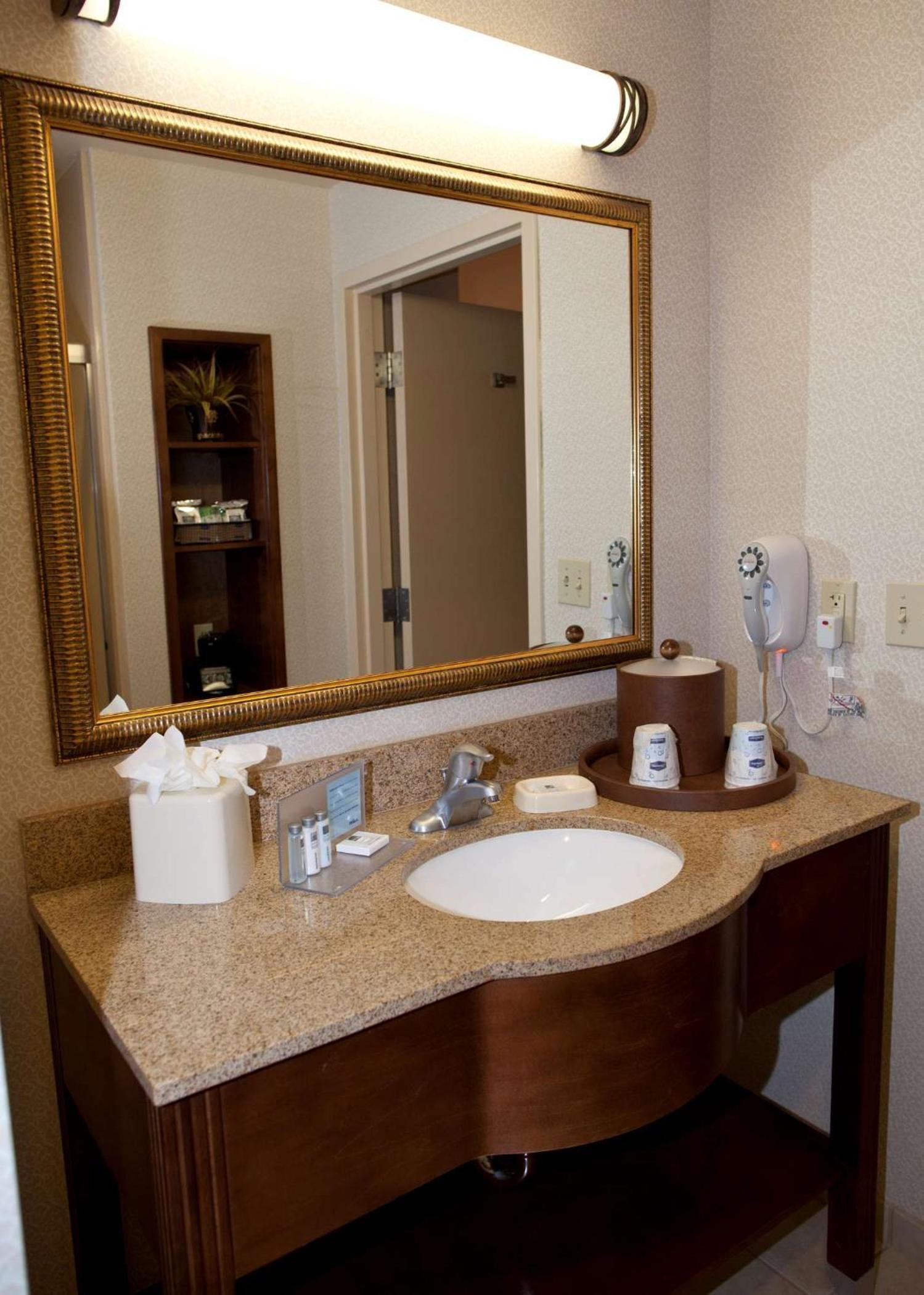 Hampton Inn & Suites Pittsburg photo 85