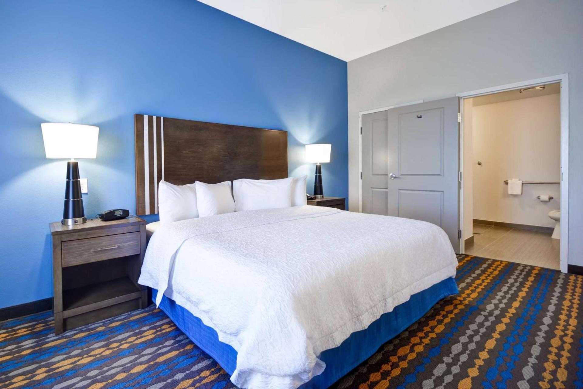 Hampton Inn Kenedy photo 20