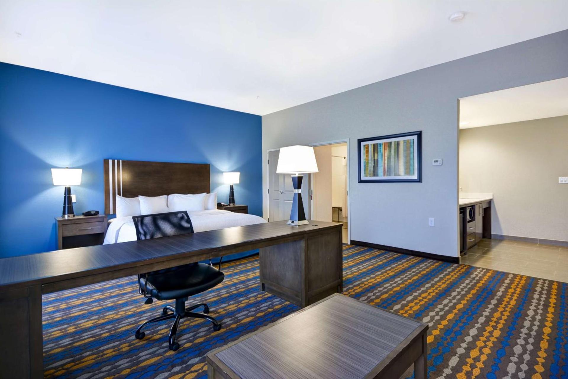 Hampton Inn Kenedy photo 21