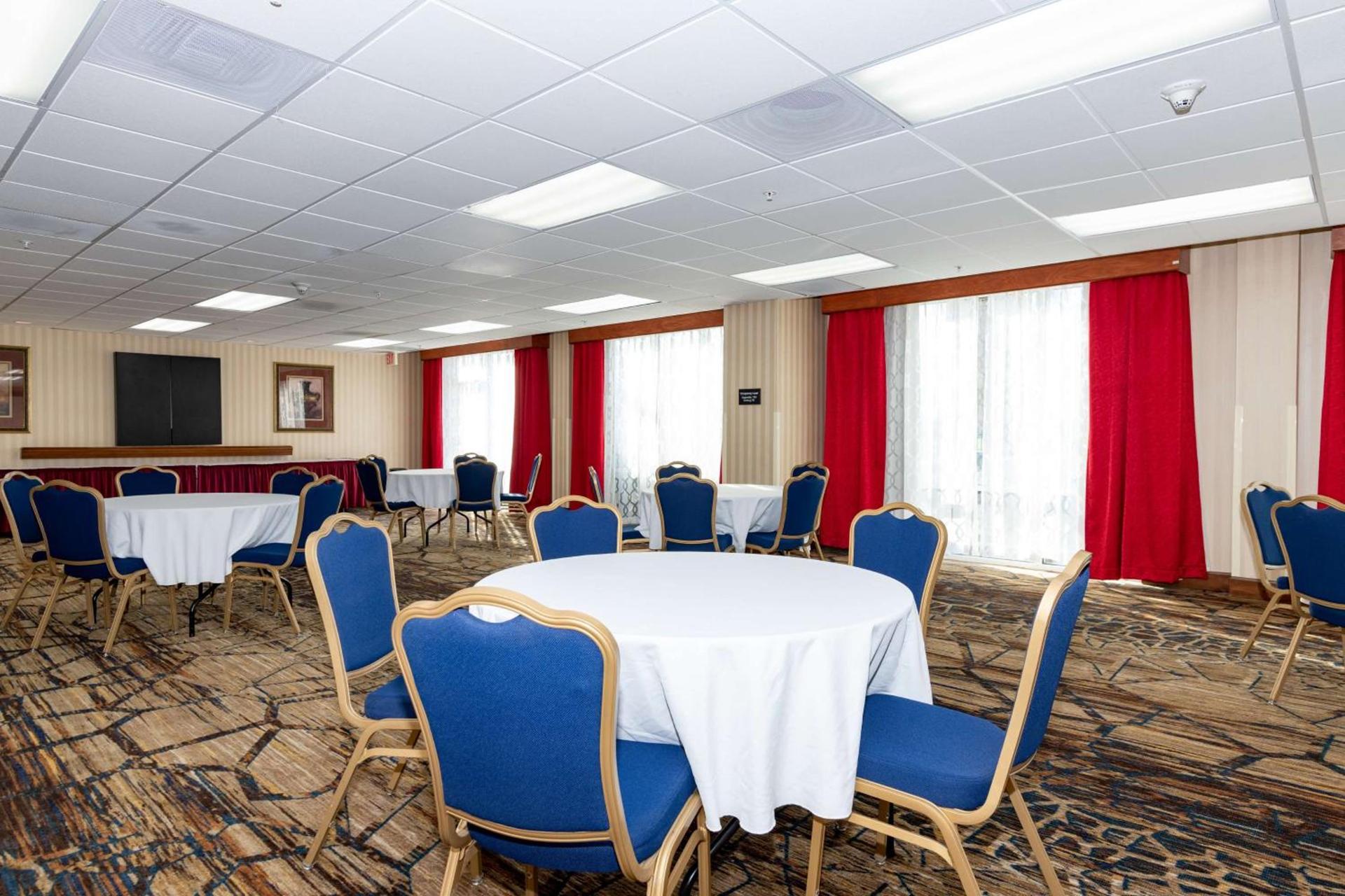Hampton Inn & Suites Pittsburg photo 90