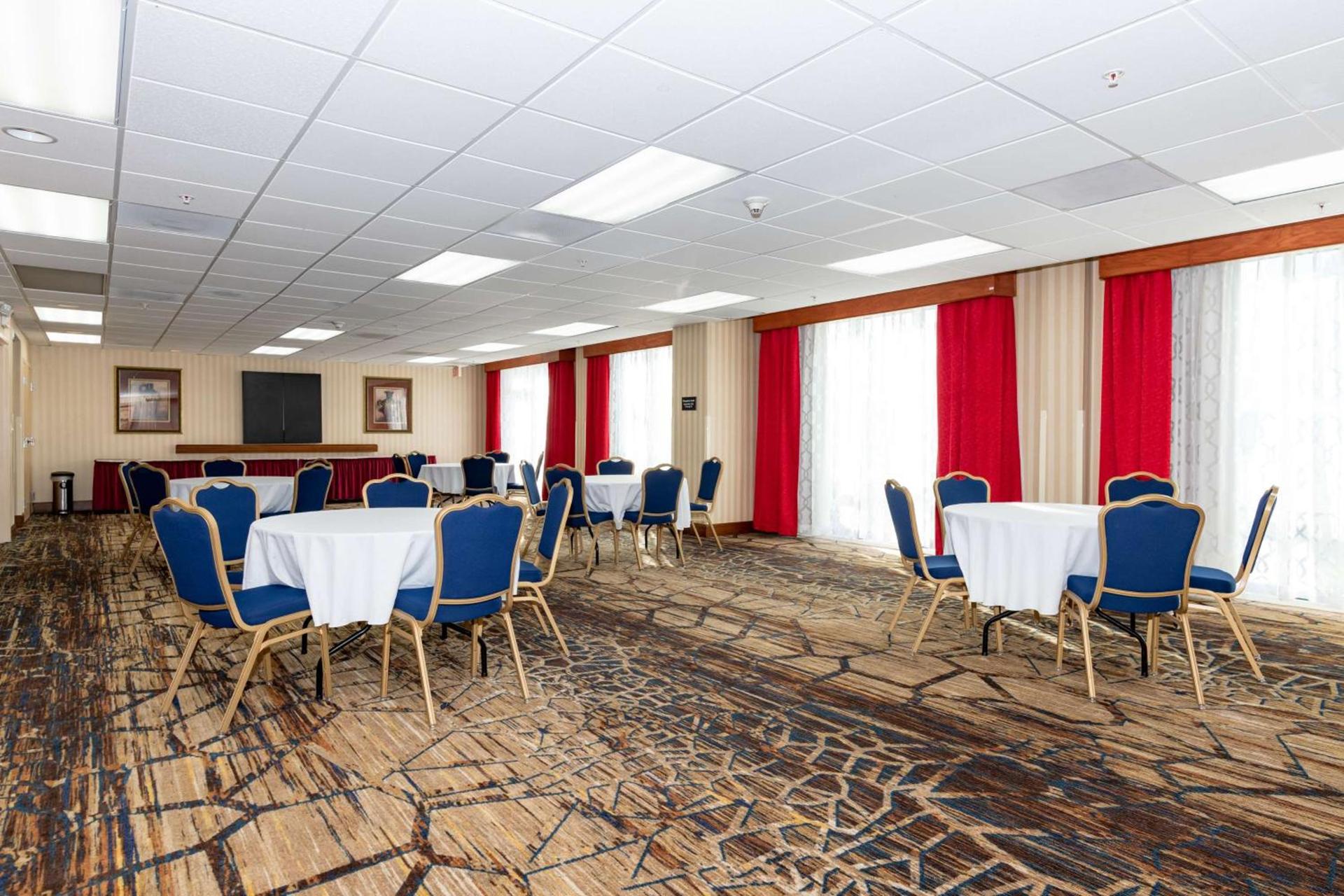 Hampton Inn & Suites Pittsburg photo 88