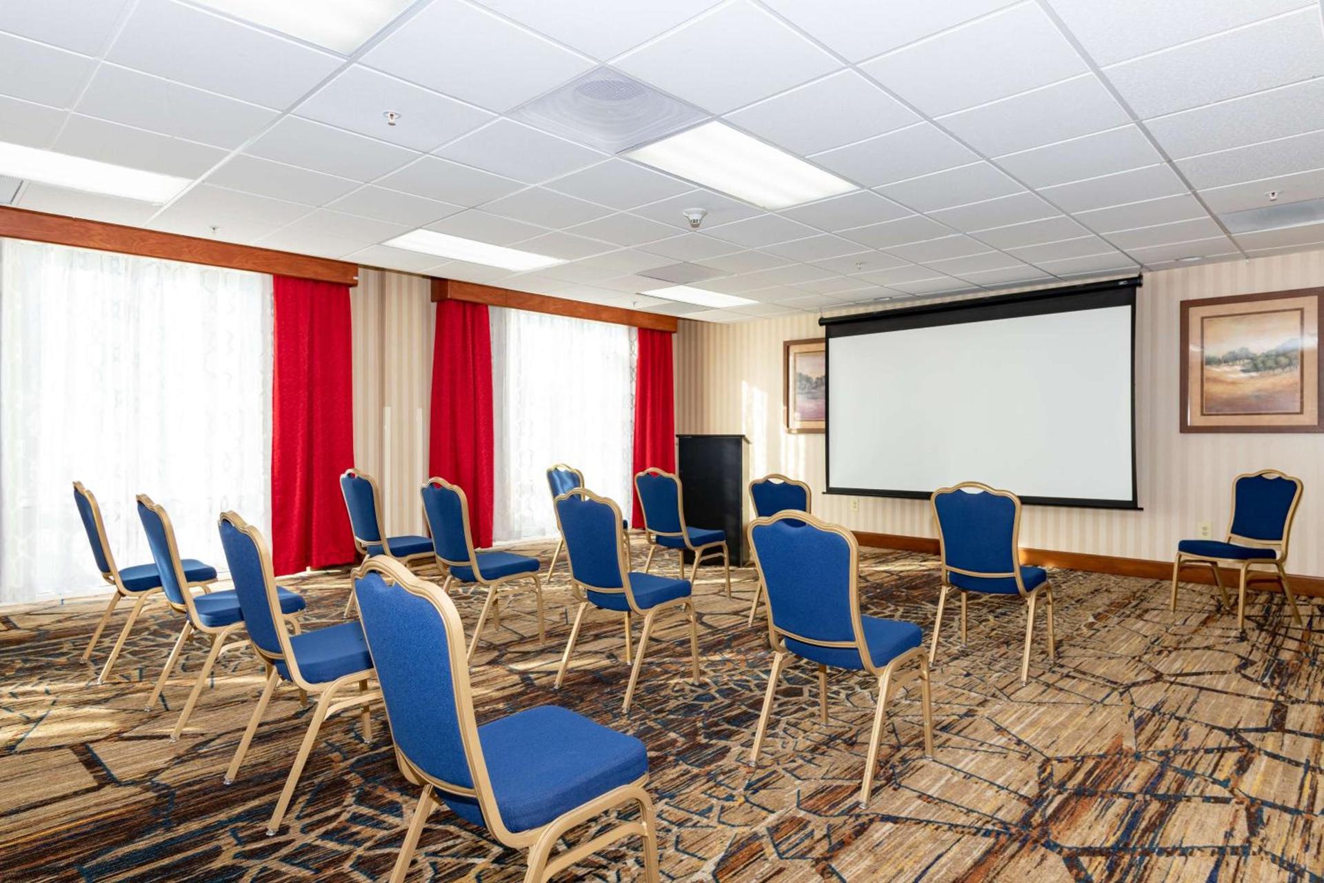 Hampton Inn & Suites Pittsburg photo 91