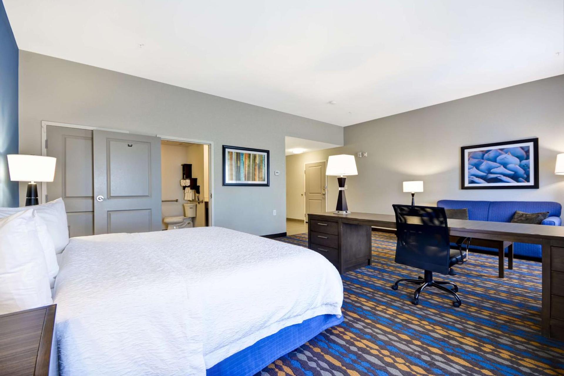 Hampton Inn Kenedy photo 27