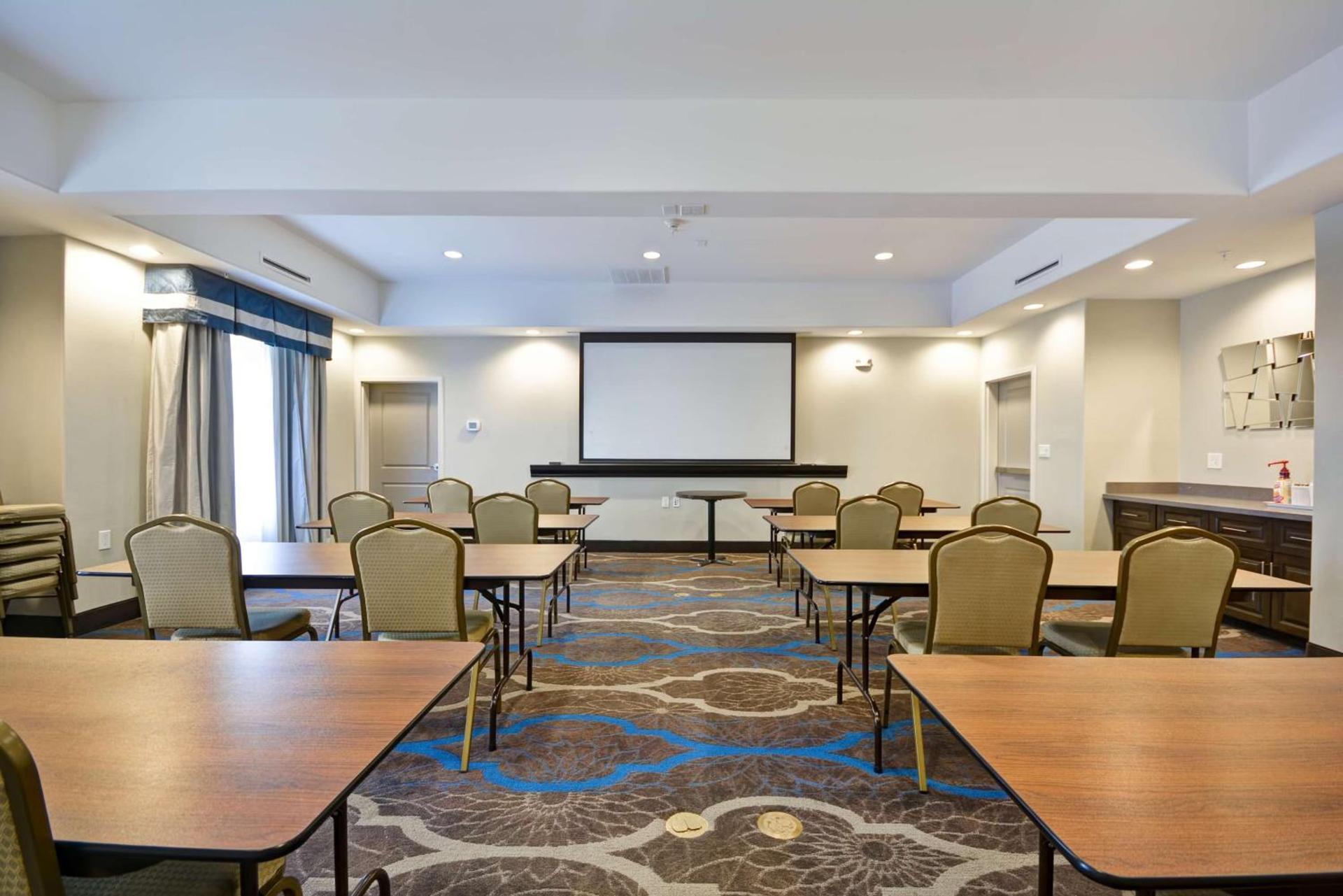 Hampton Inn Kenedy photo 30