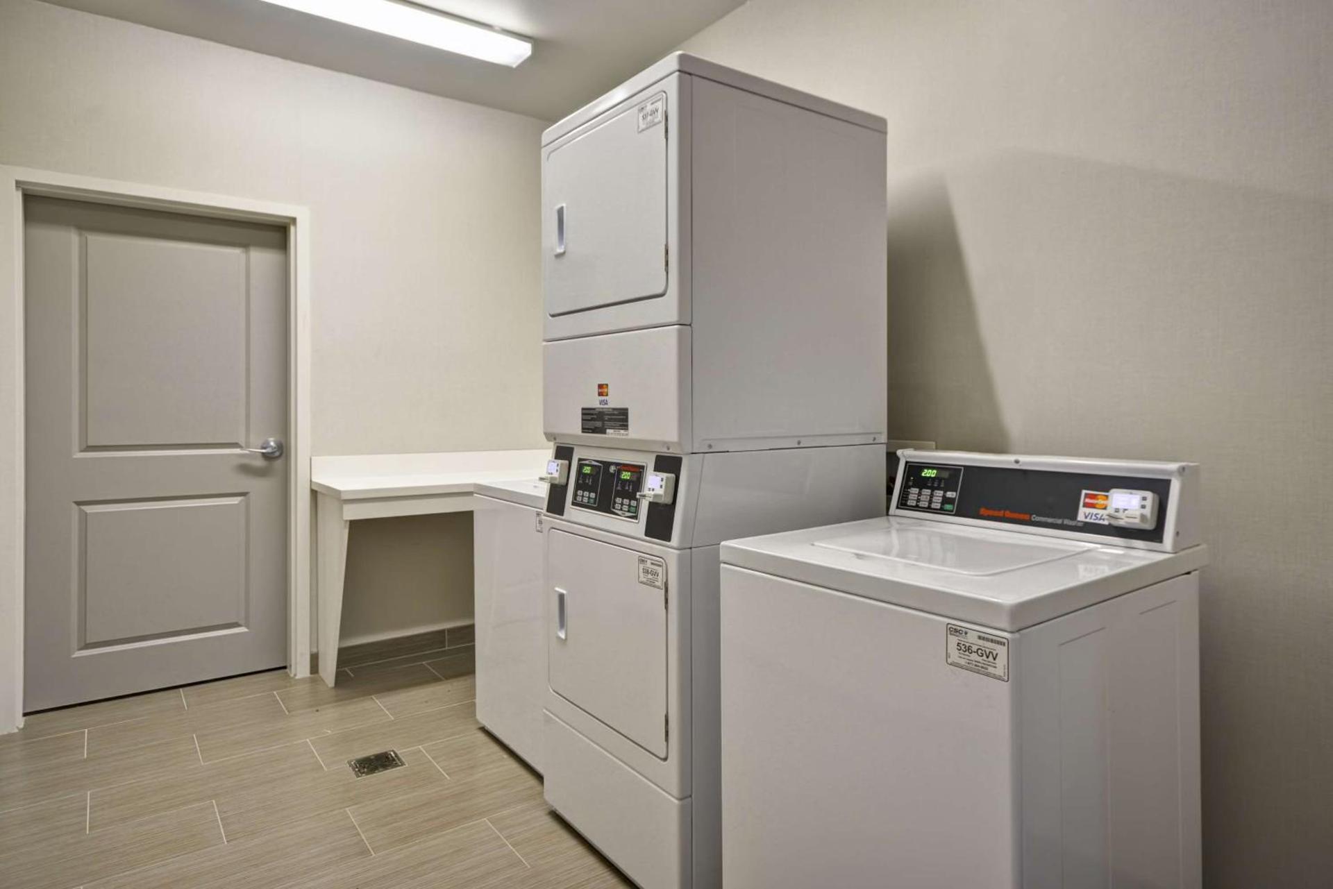 Hampton Inn Kenedy photo 31