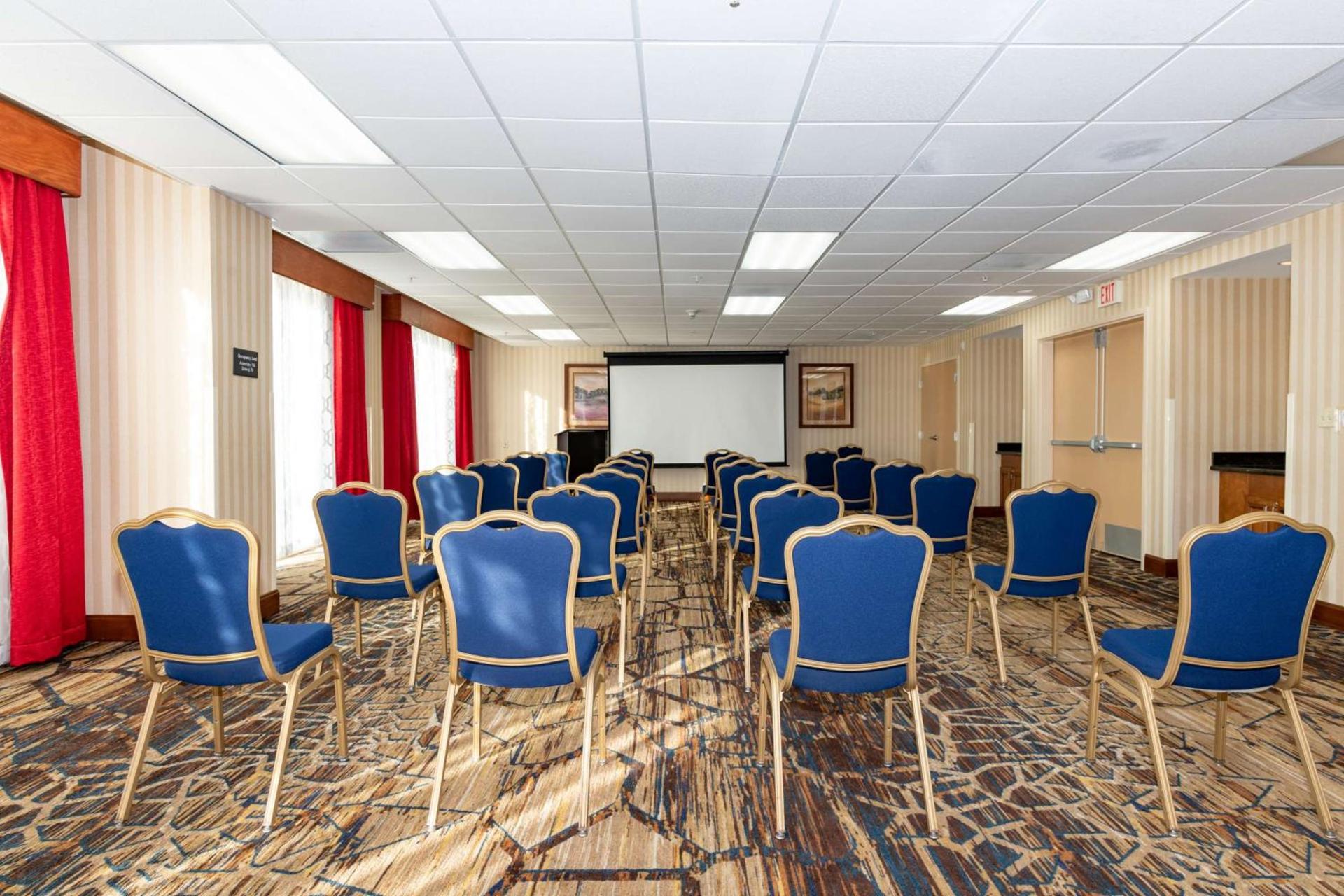Hampton Inn & Suites Pittsburg photo 92