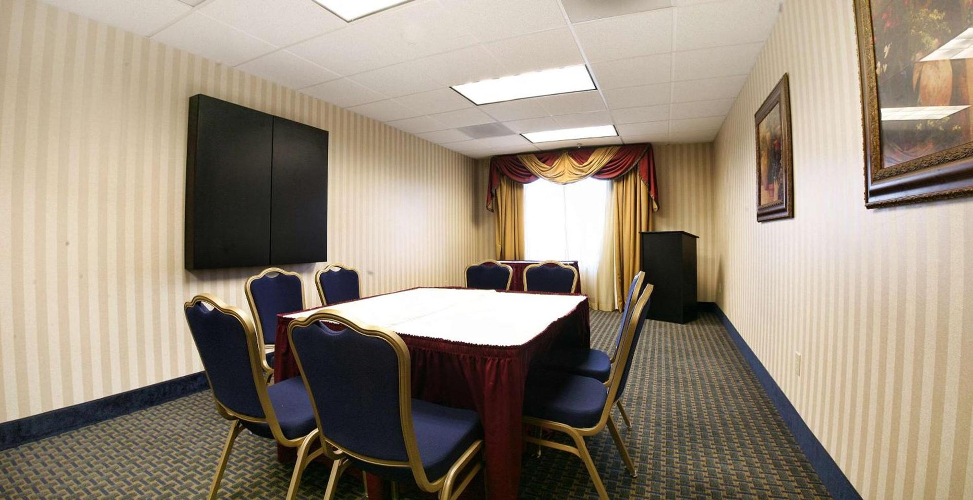 Hampton Inn & Suites Pittsburg photo 21