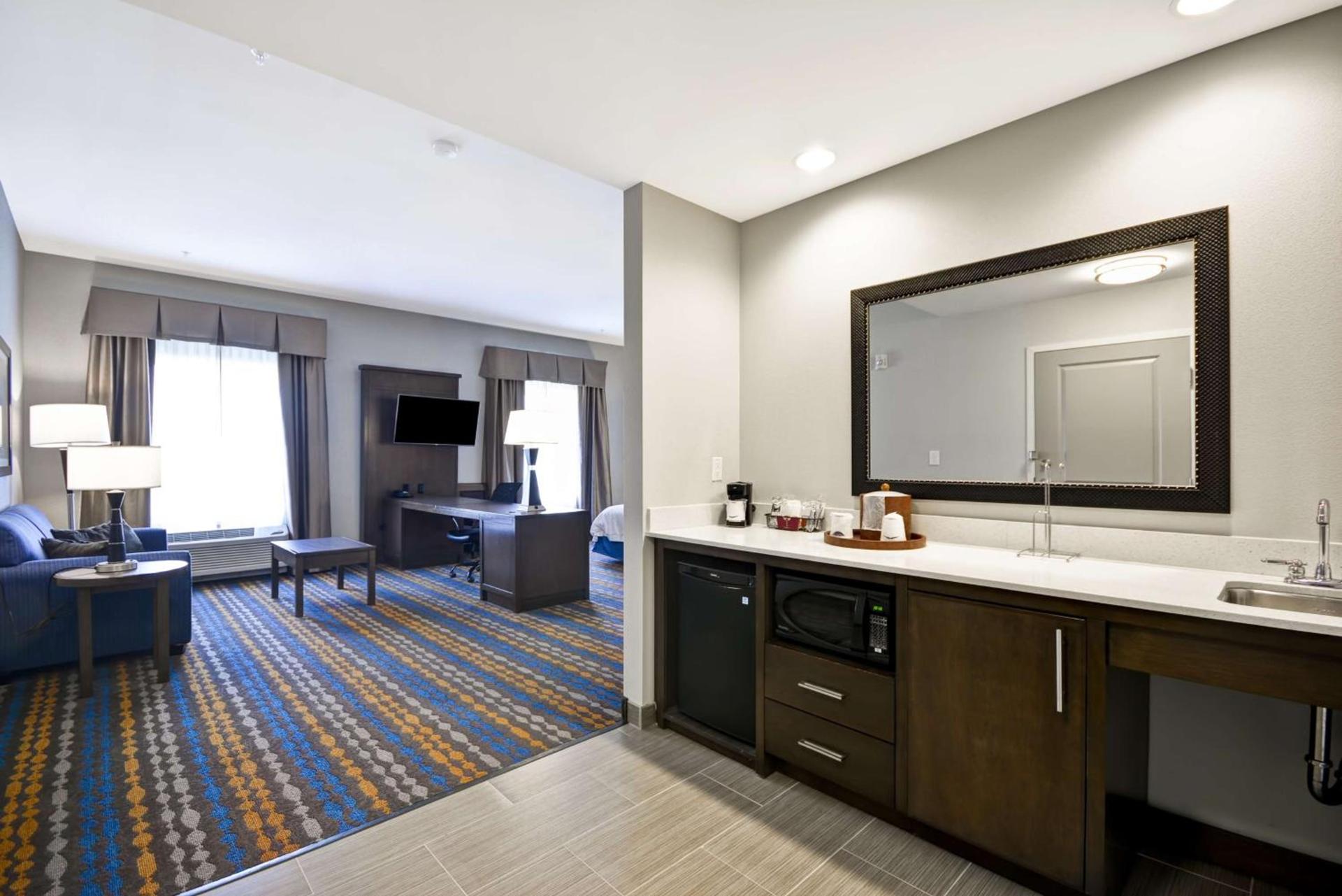 Hampton Inn Kenedy photo 32