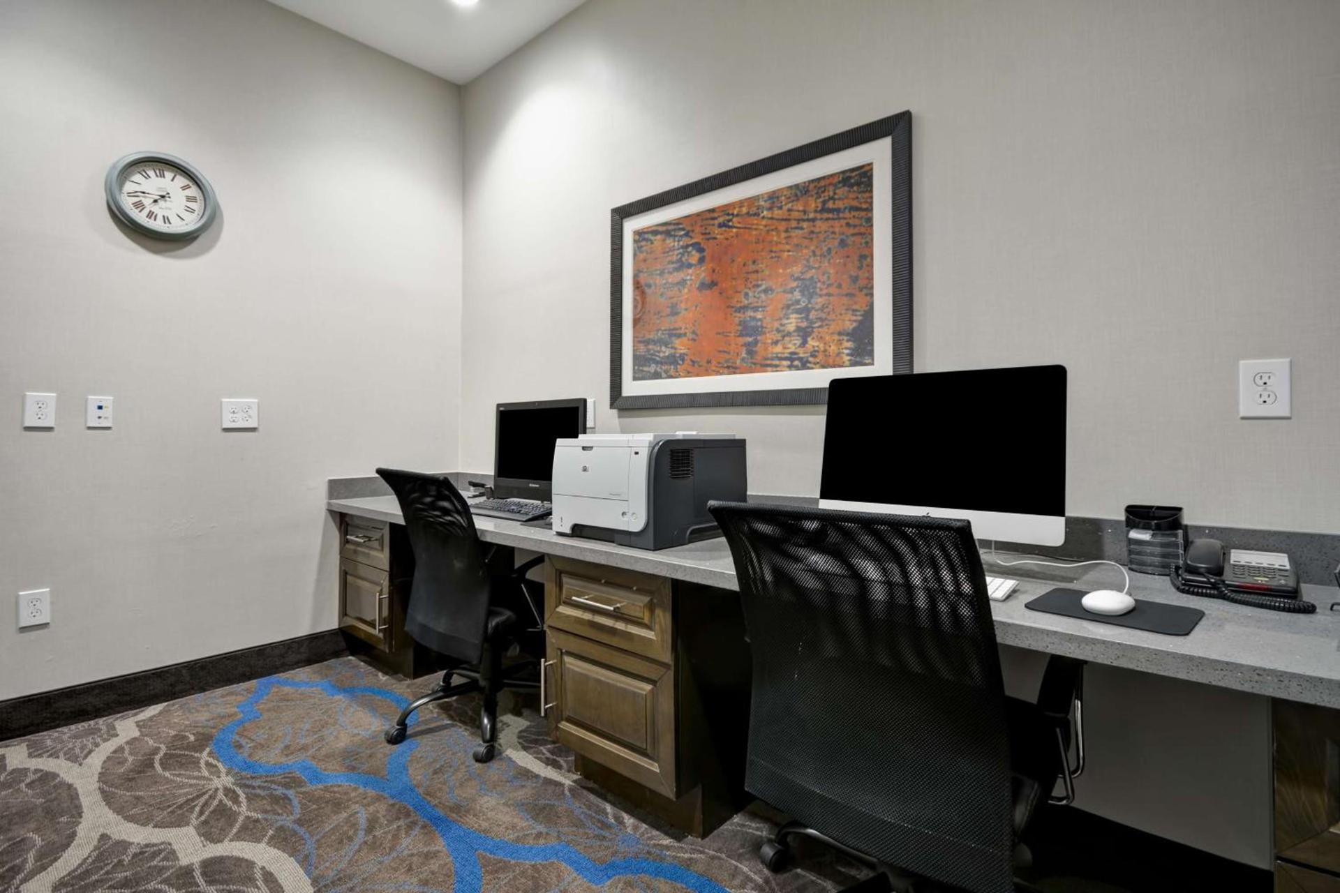 Hampton Inn Kenedy photo 35