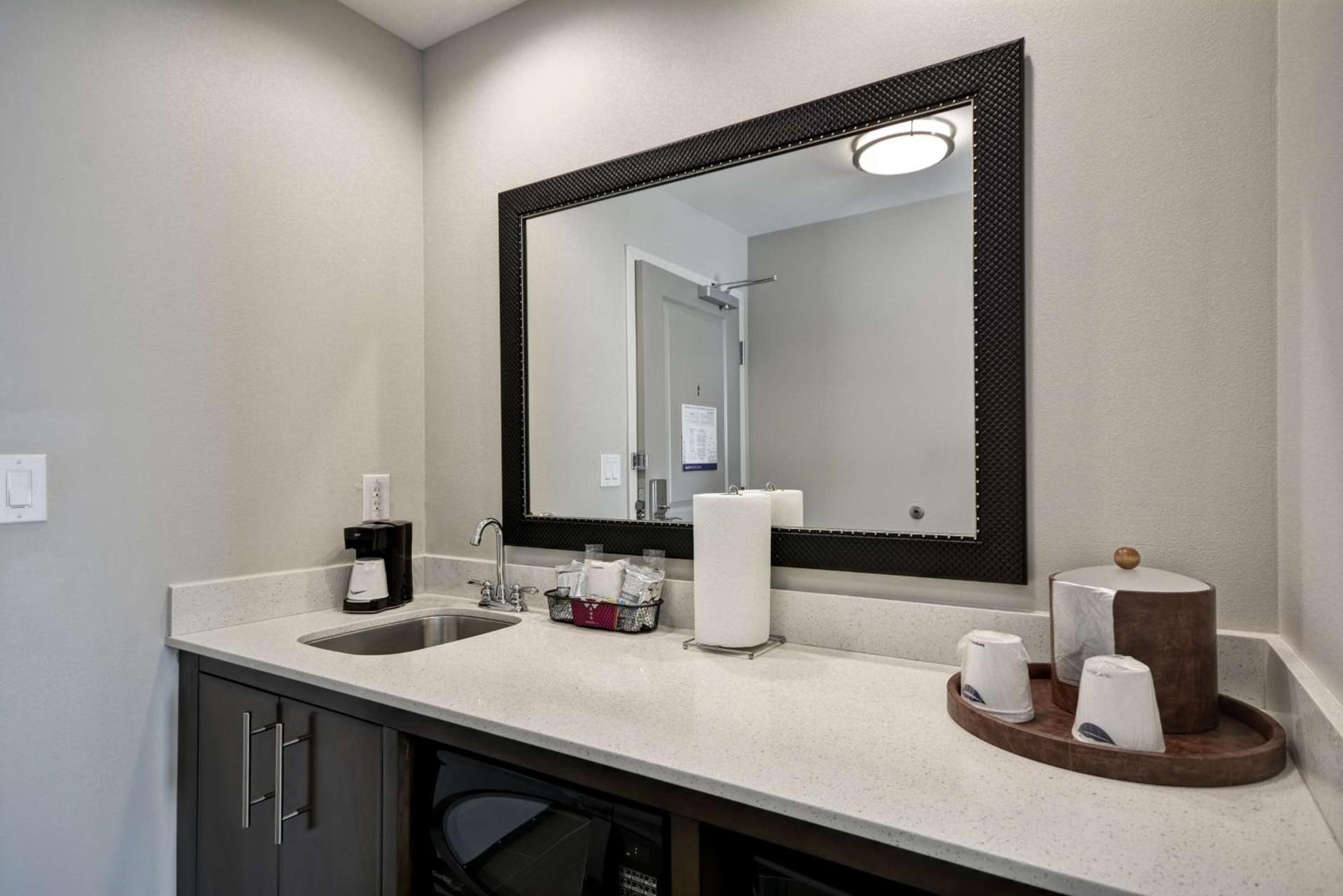 Hampton Inn Kenedy photo 34