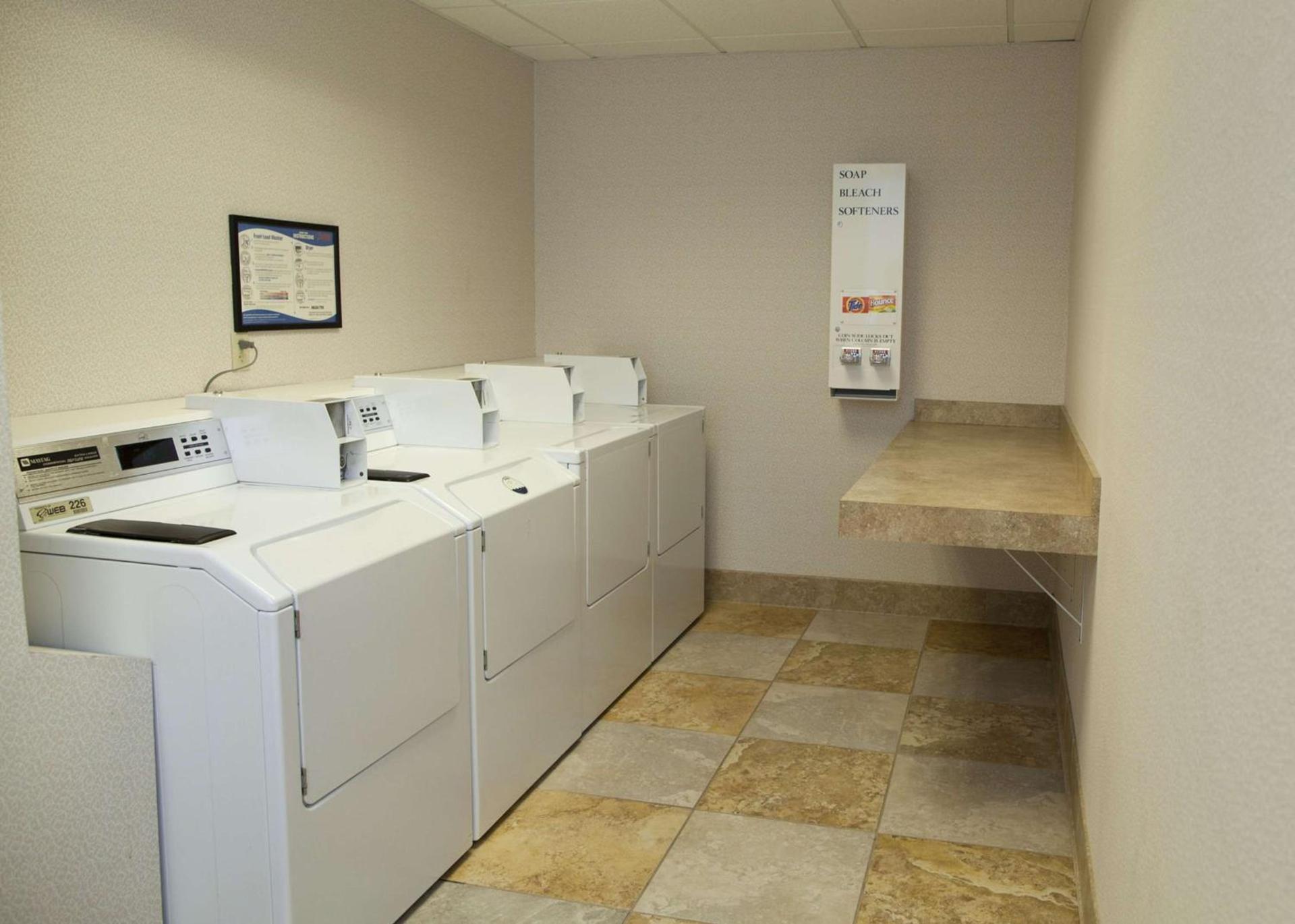 Hampton Inn & Suites Pittsburg photo 99