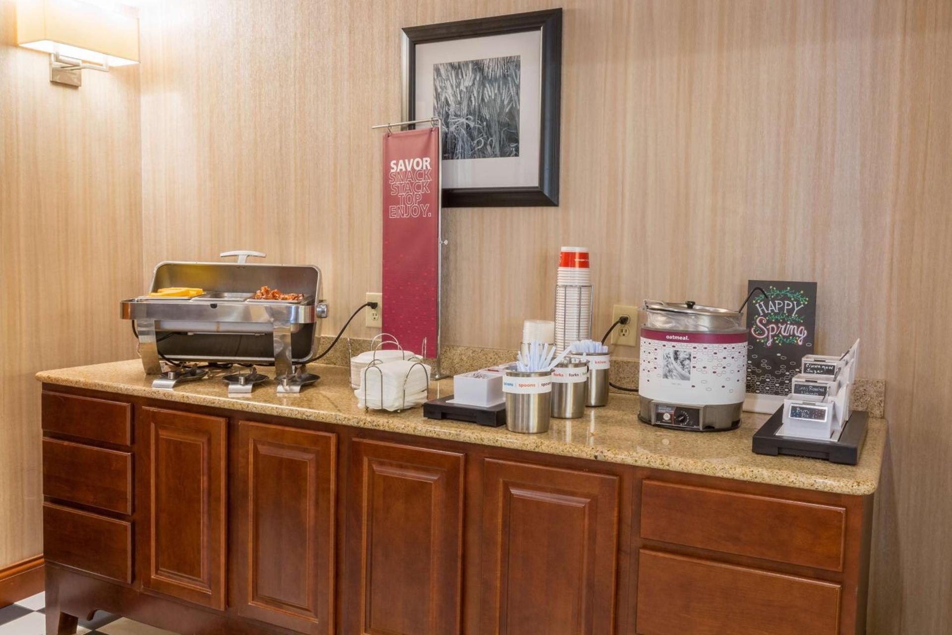 Hampton Inn Goshen photo 8