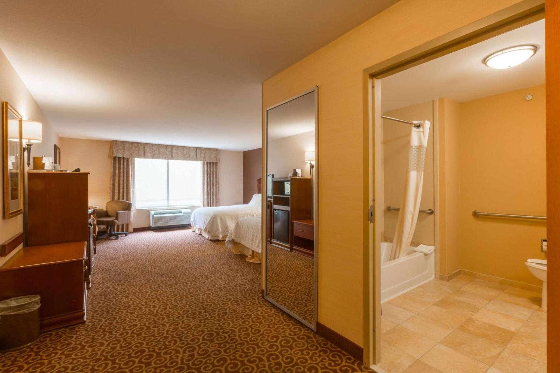 Hampton Inn Goshen photo 15