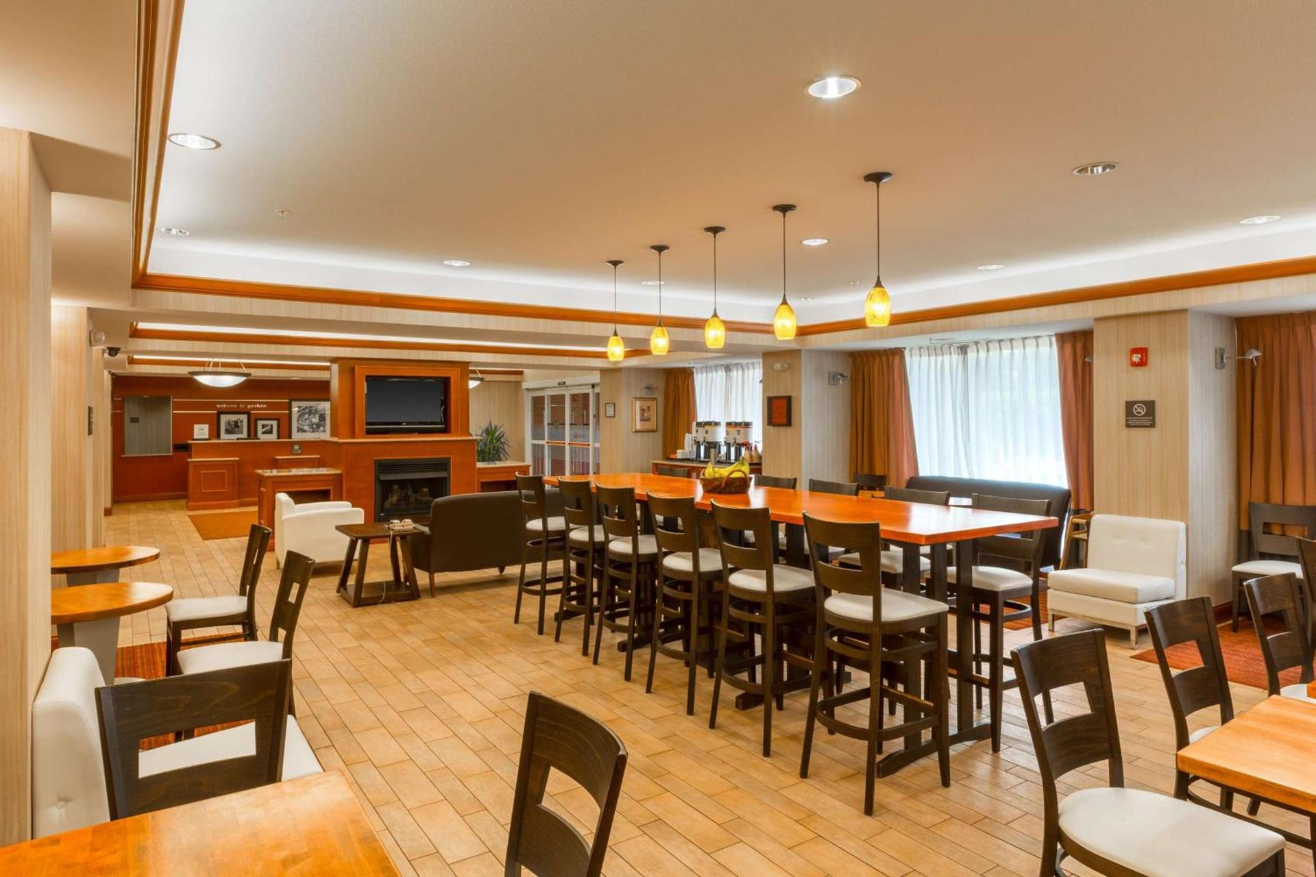 Hampton Inn Goshen photo 9