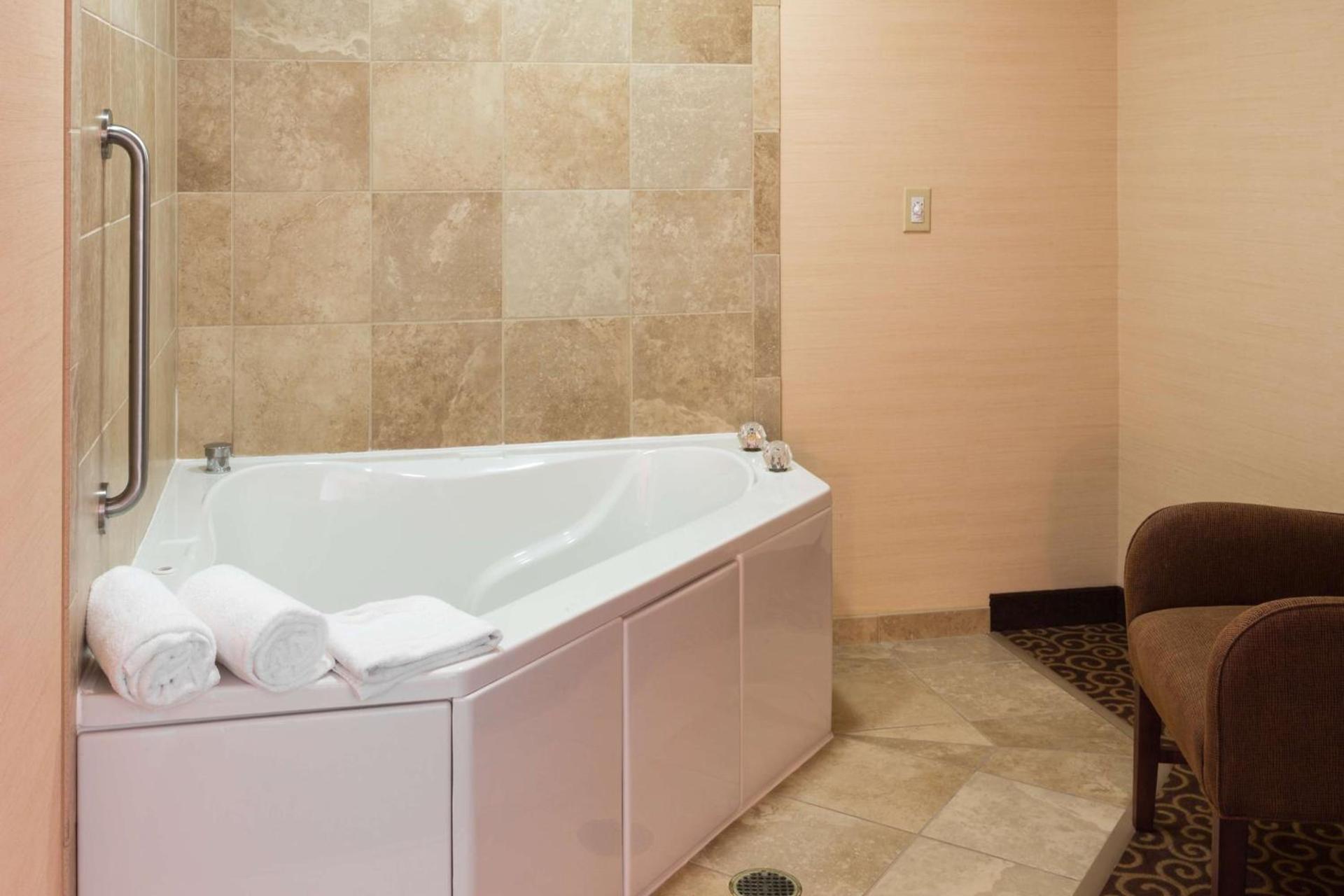 Hampton Inn Goshen photo 20