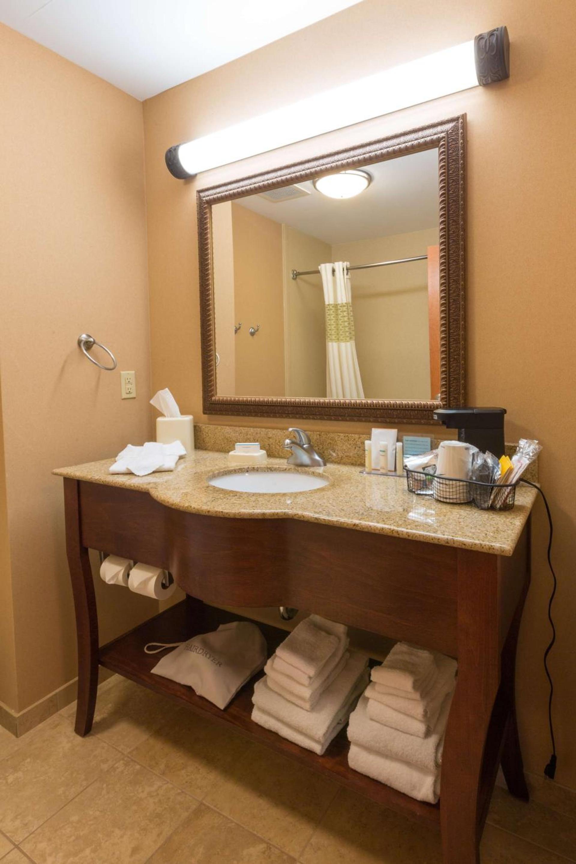 Hampton Inn Goshen photo 16