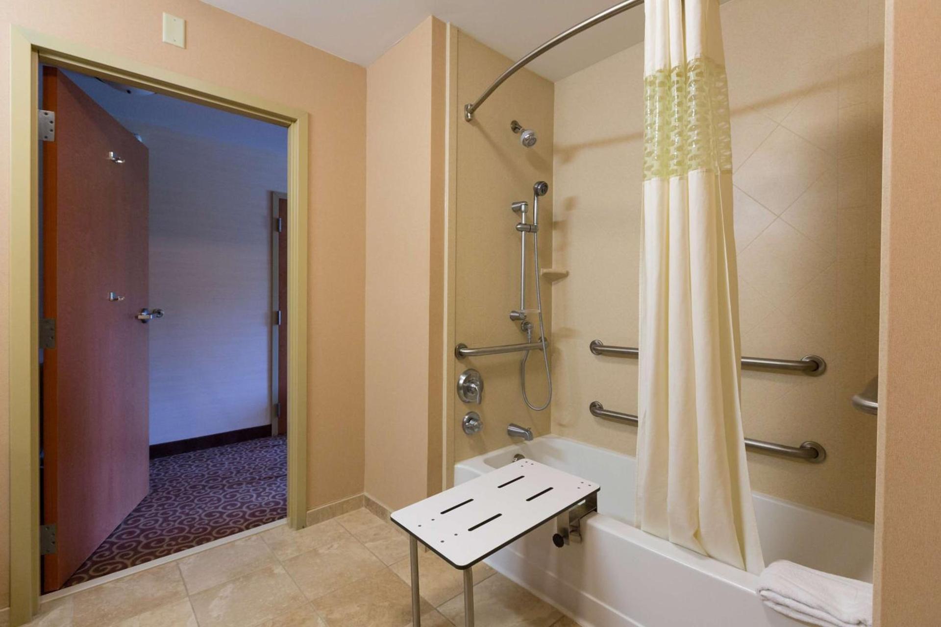 Hampton Inn Goshen photo 19