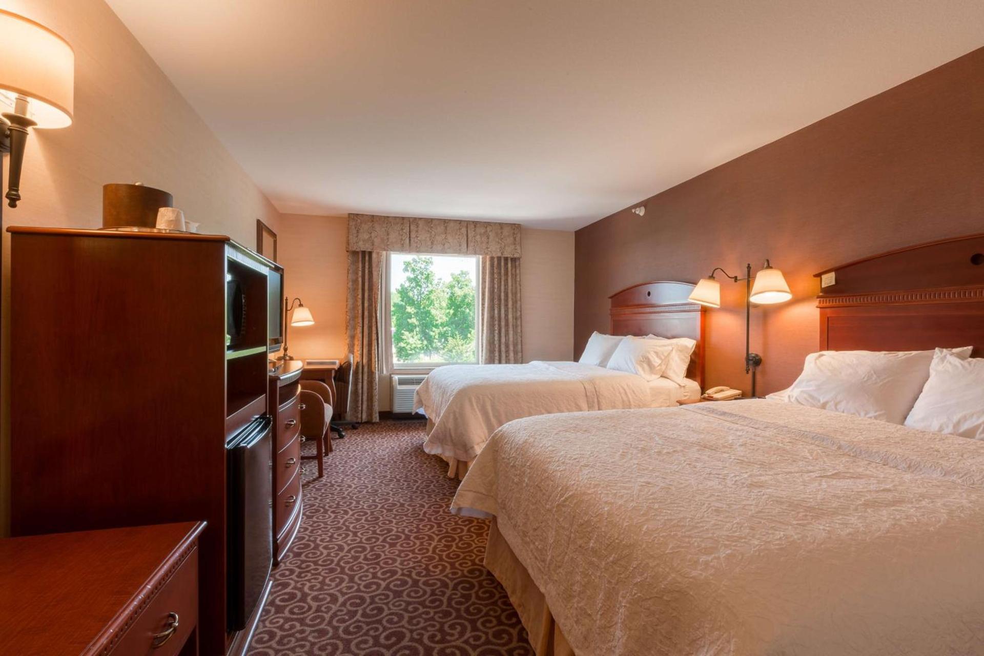 Hampton Inn Goshen photo 18