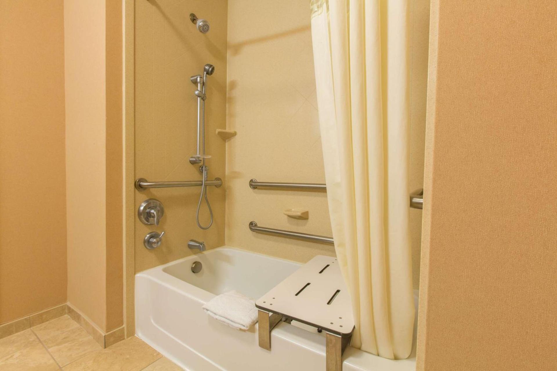 Hampton Inn Goshen photo 23