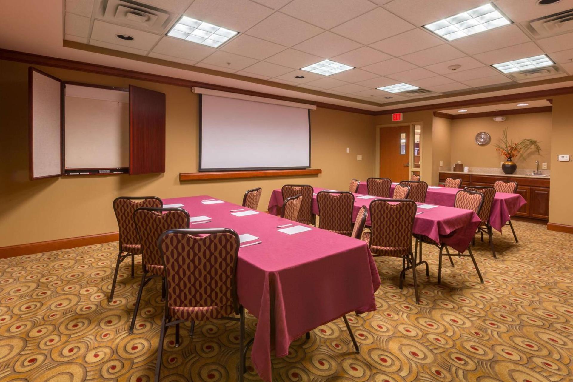 Hampton Inn Goshen photo 28
